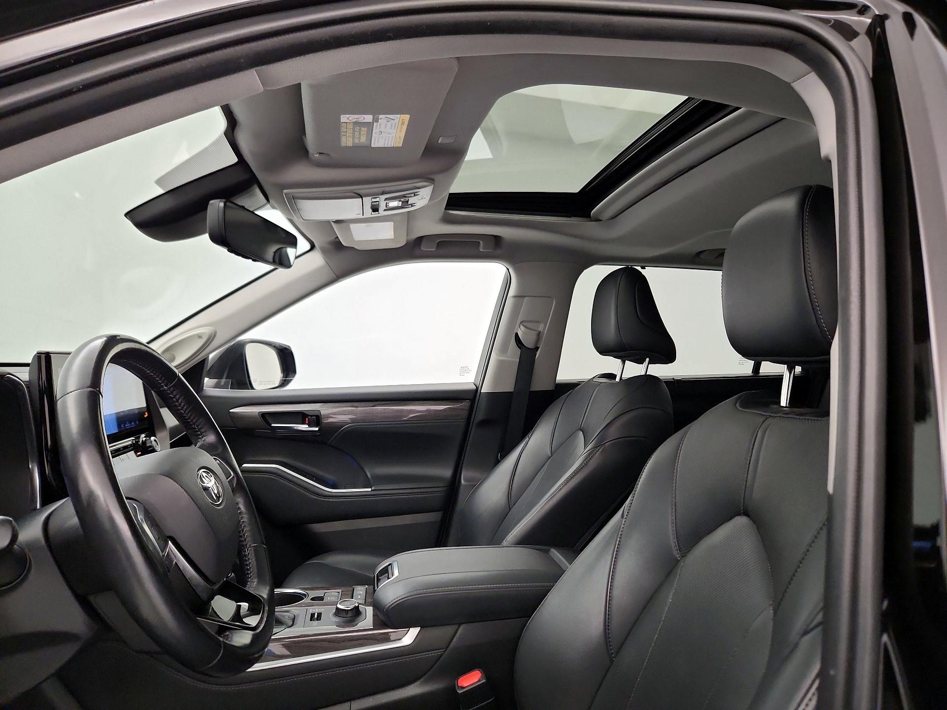 Thumbnail: 2021 Toyota Highlander - 20