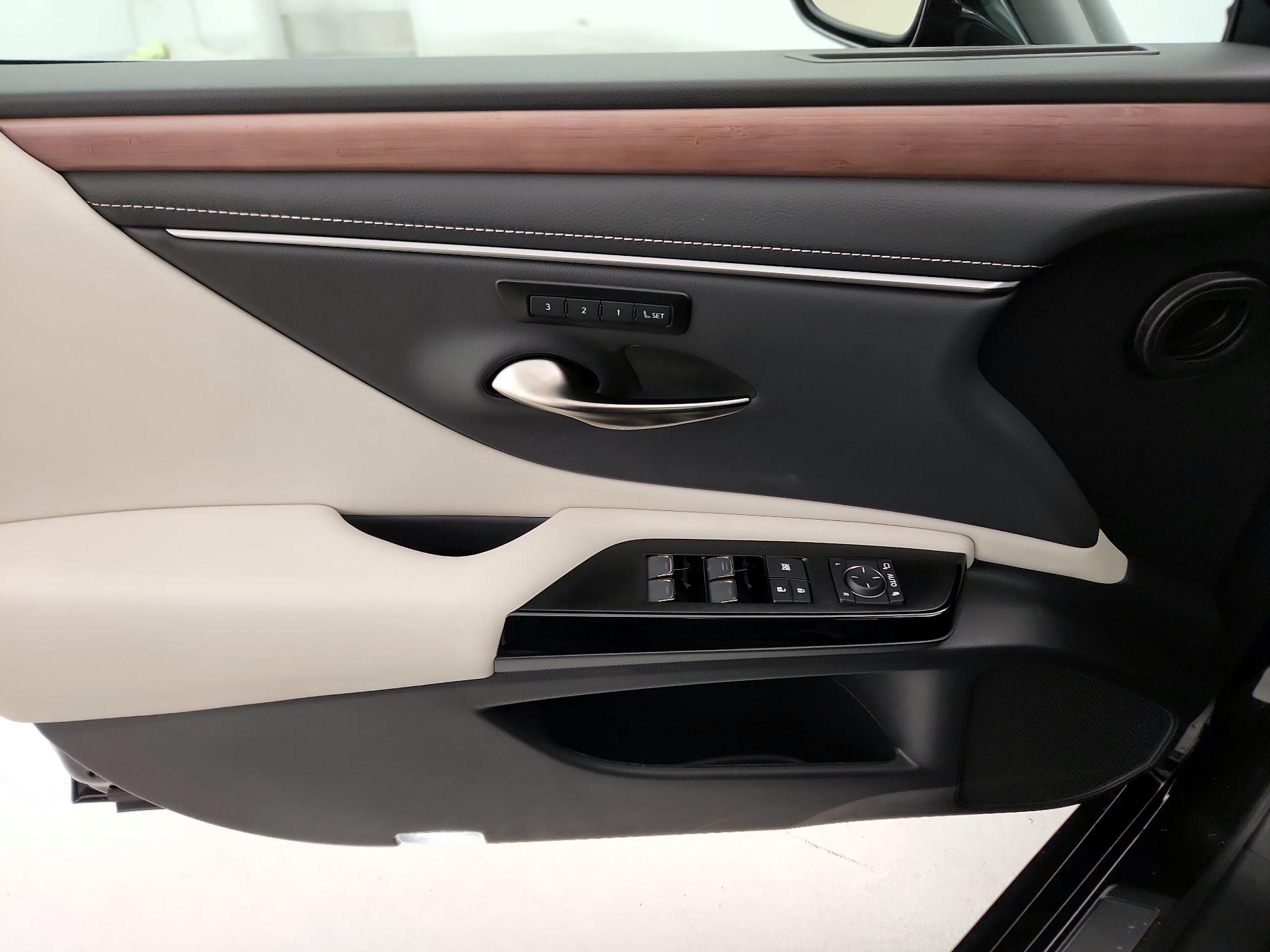 Thumbnail: 2025 Lexus ES - 12