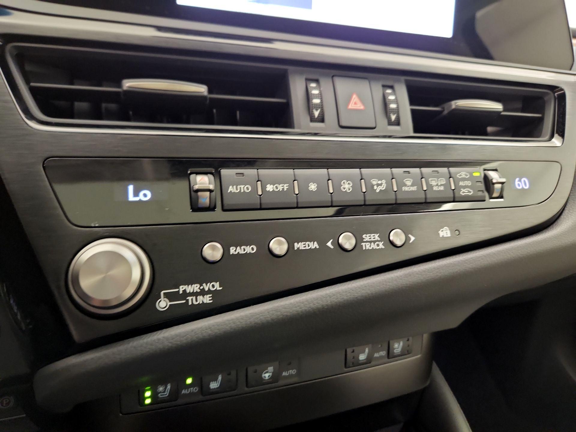 Thumbnail: 2025 Lexus ES - 16