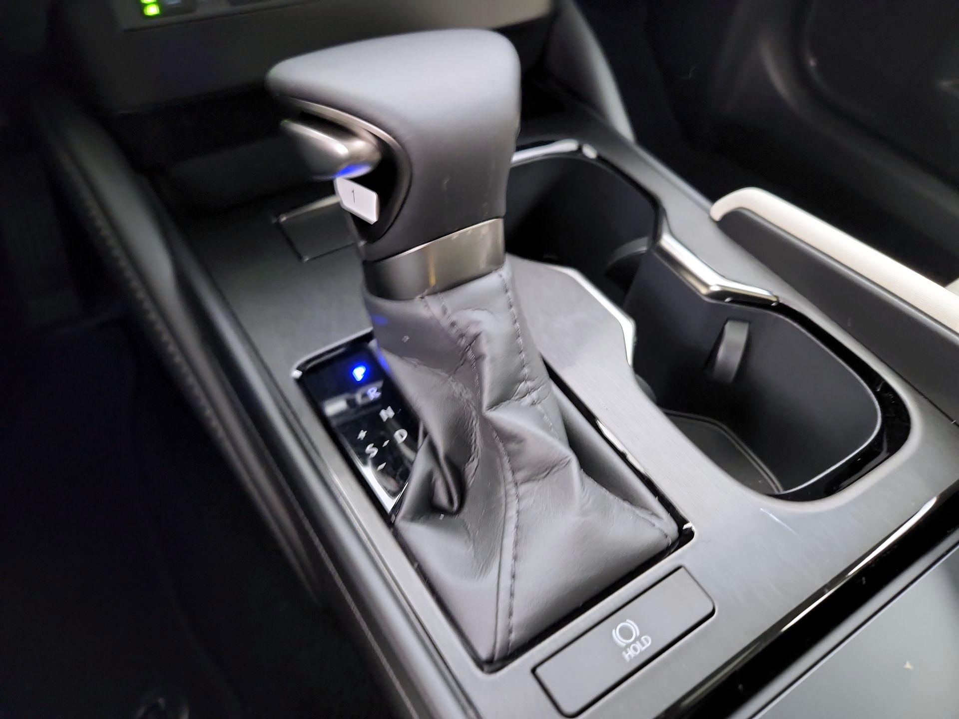 Thumbnail: 2025 Lexus ES - 17