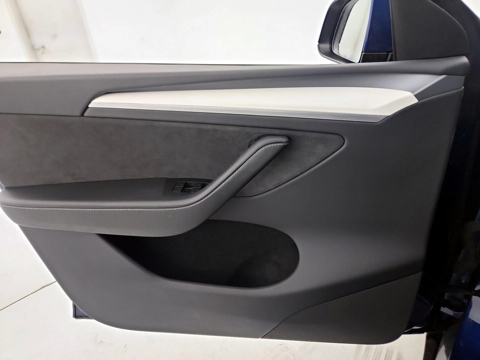 Thumbnail: 2023 Tesla Model Y - 12