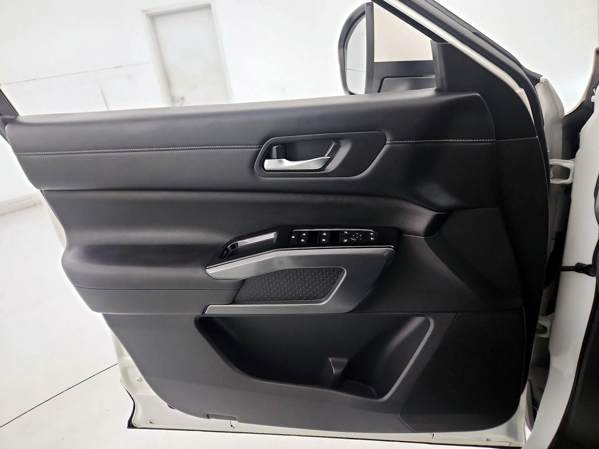 Thumbnail: 2023 Nissan Pathfinder - 12