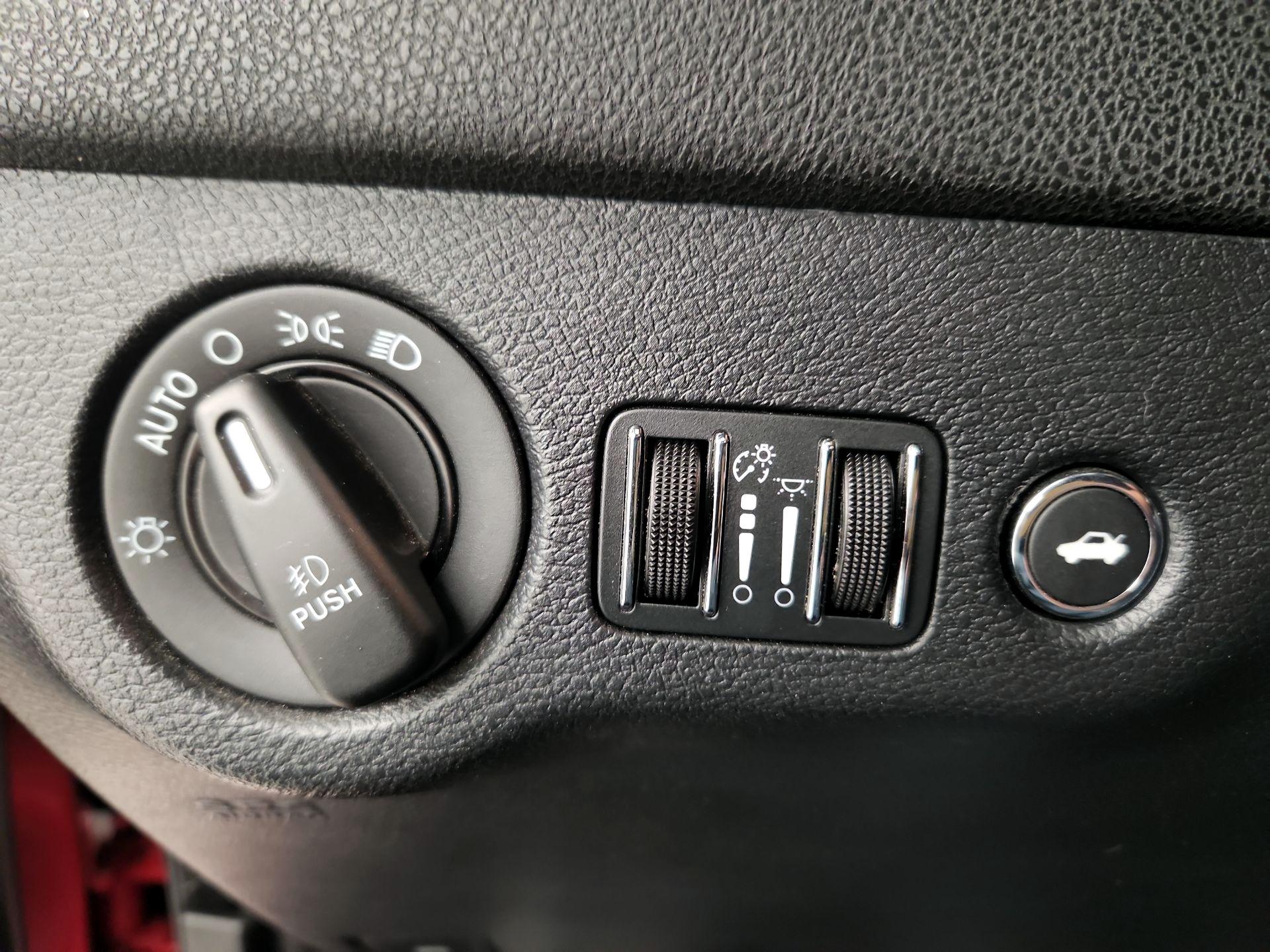 Thumbnail: 2016 Dodge Charger - 13