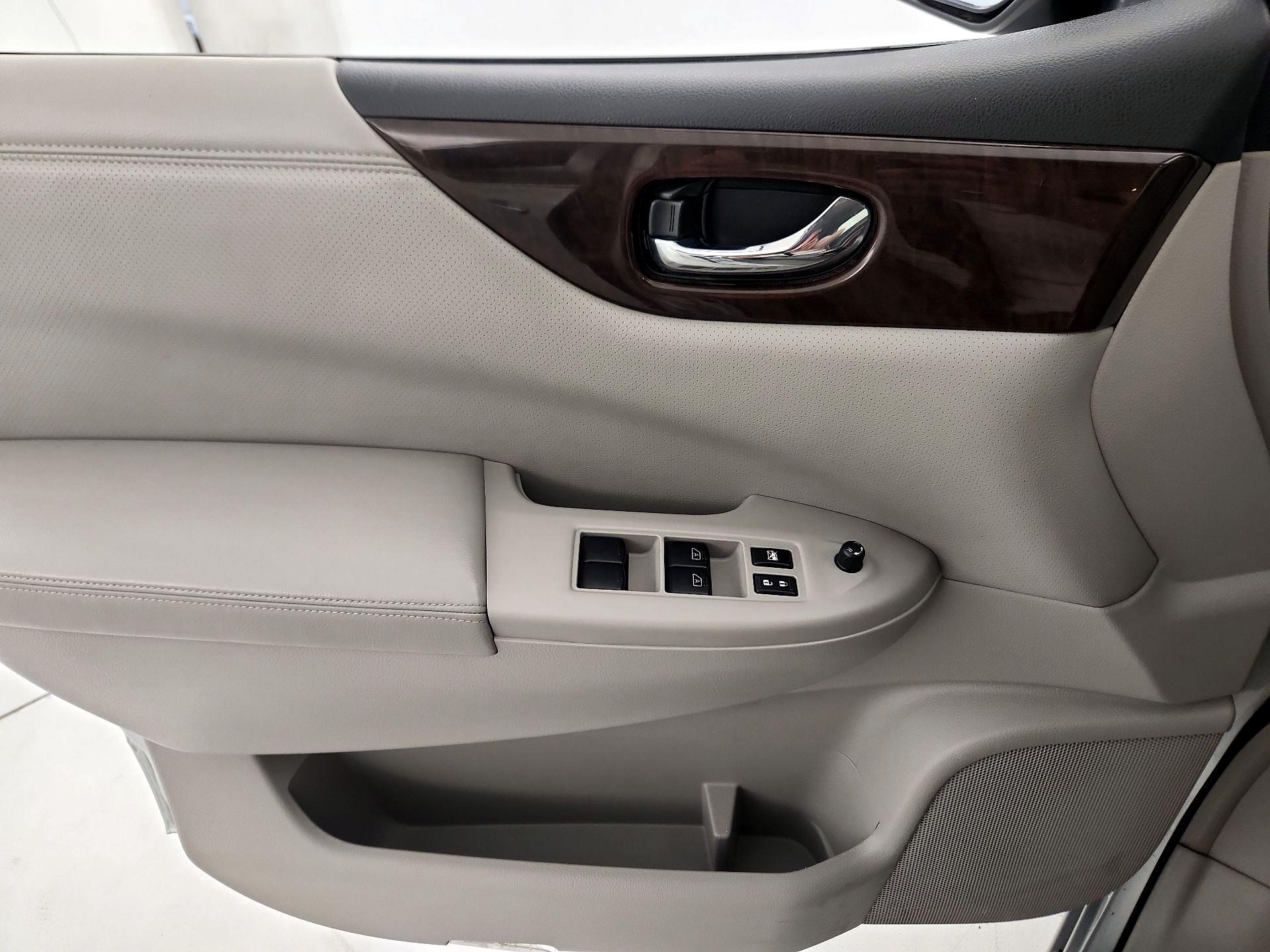 Thumbnail: 2016 Nissan Quest - 12