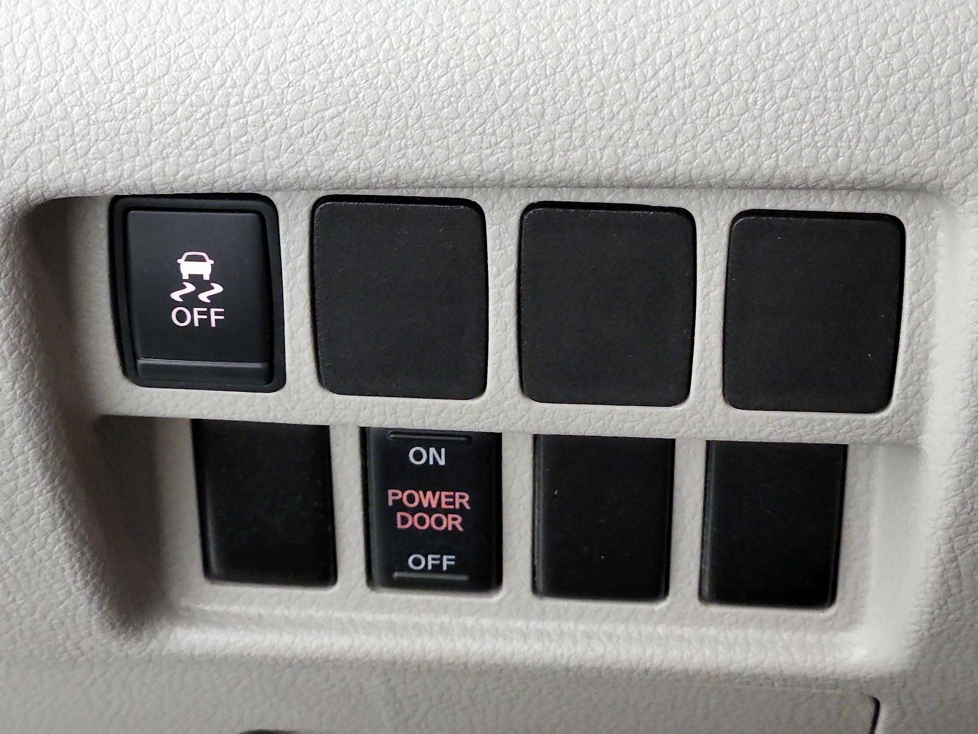 Thumbnail: 2016 Nissan Quest - 13