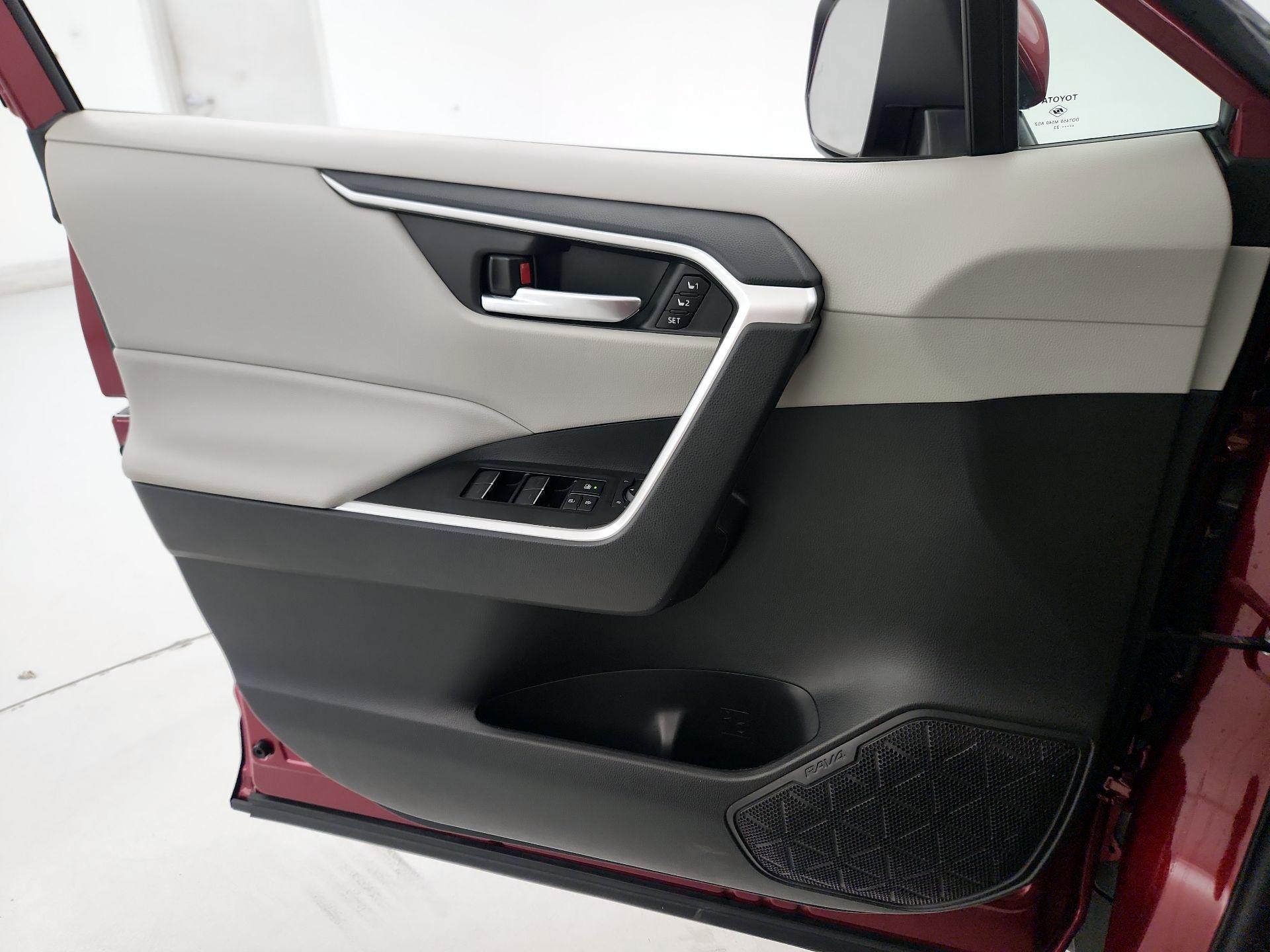 Thumbnail: 2023 Toyota RAV4 - 12