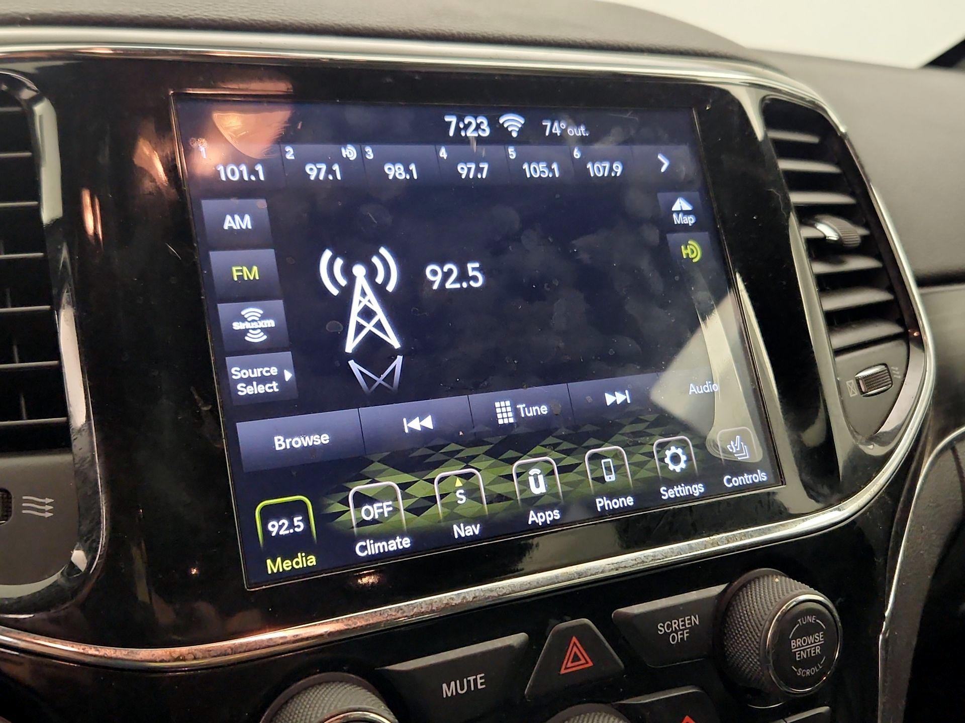 Thumbnail: 2020 Jeep Grand Cherokee - 16