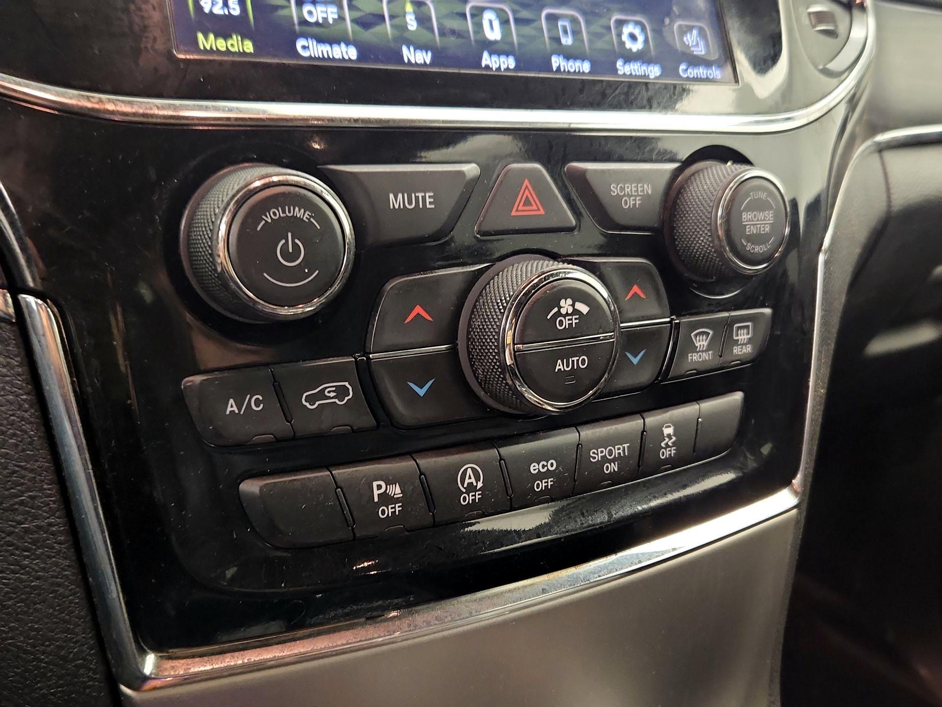 Thumbnail: 2020 Jeep Grand Cherokee - 17