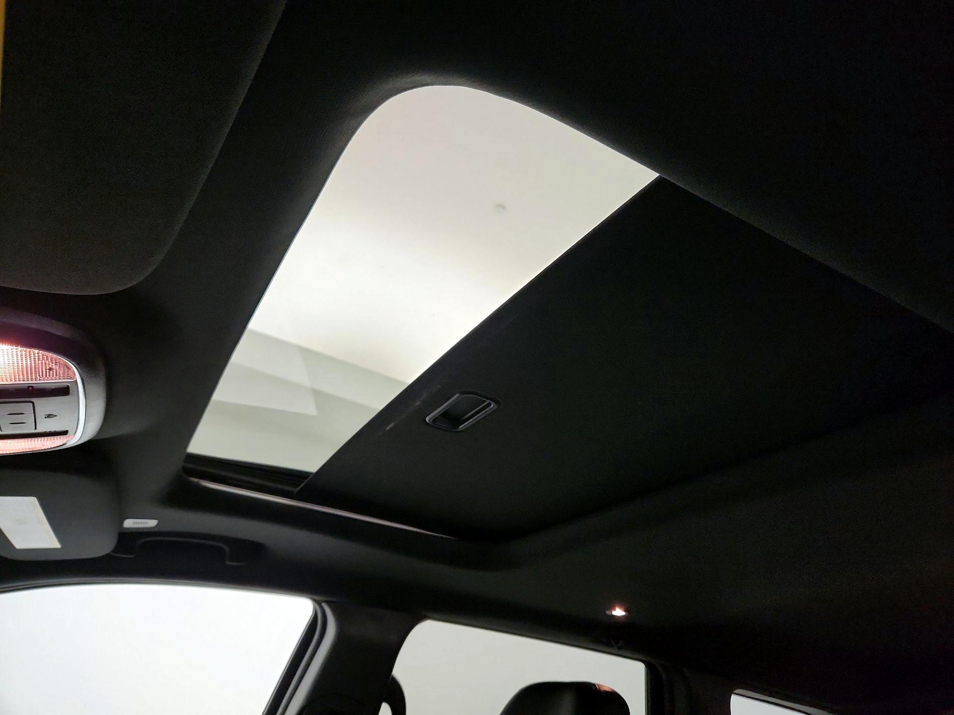 Thumbnail: 2020 Jeep Grand Cherokee - 20