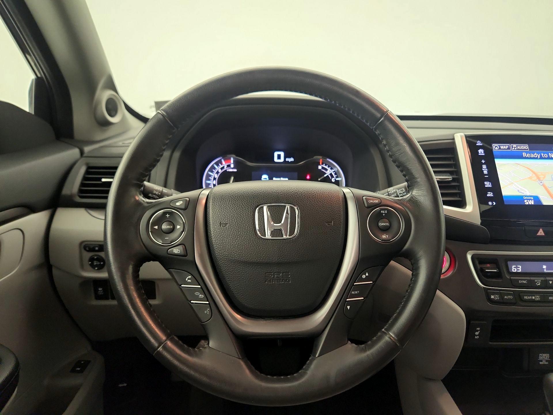 Thumbnail: 2017 Honda Pilot - 10