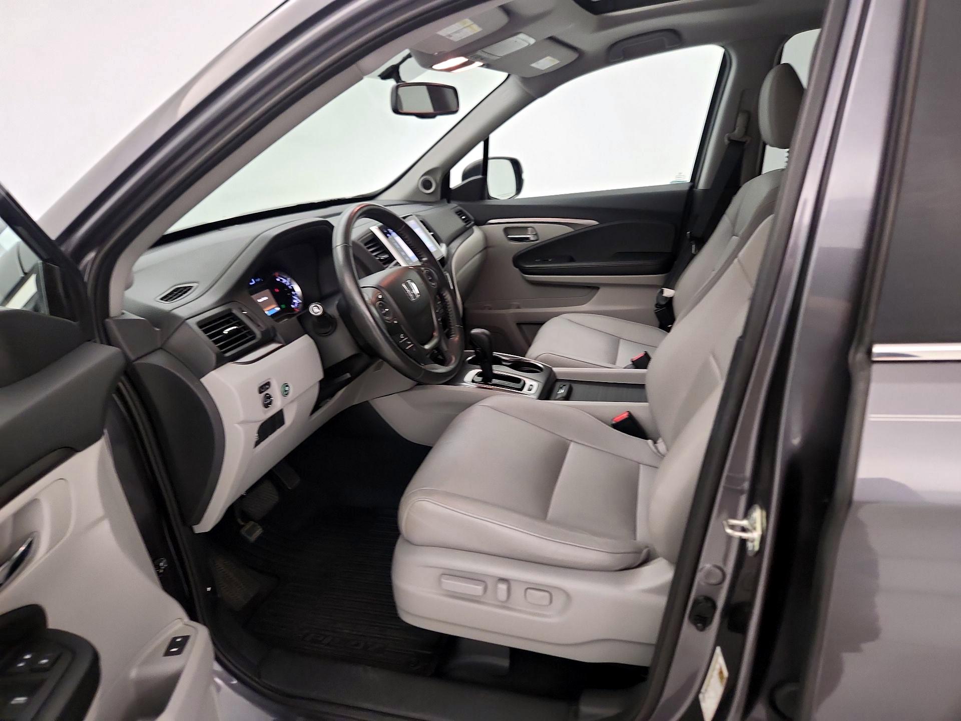 Thumbnail: 2017 Honda Pilot - 11