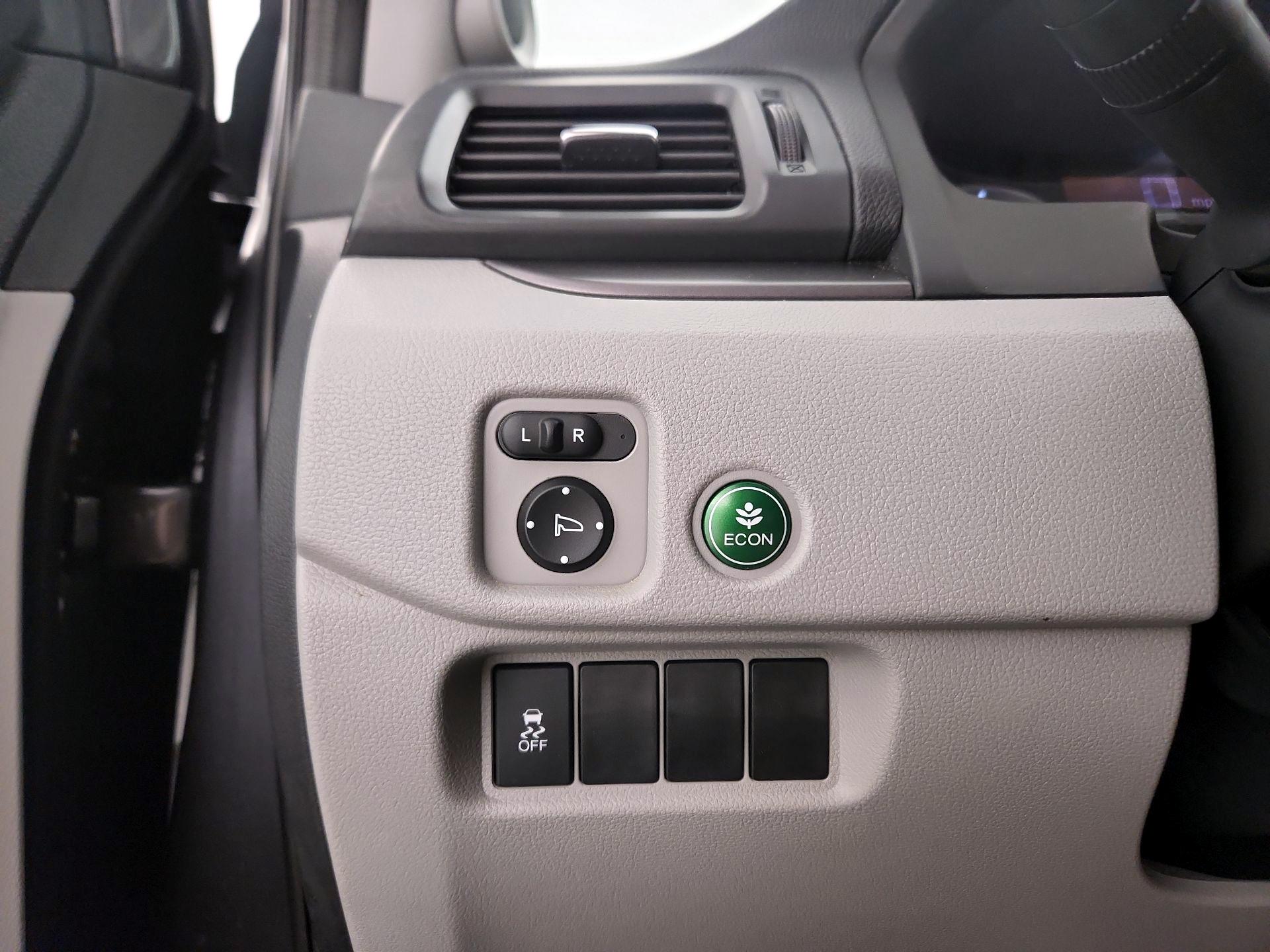 Thumbnail: 2017 Honda Pilot - 13