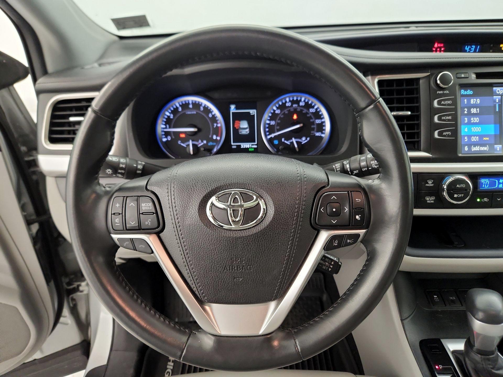 Thumbnail: 2019 Toyota Highlander - 10