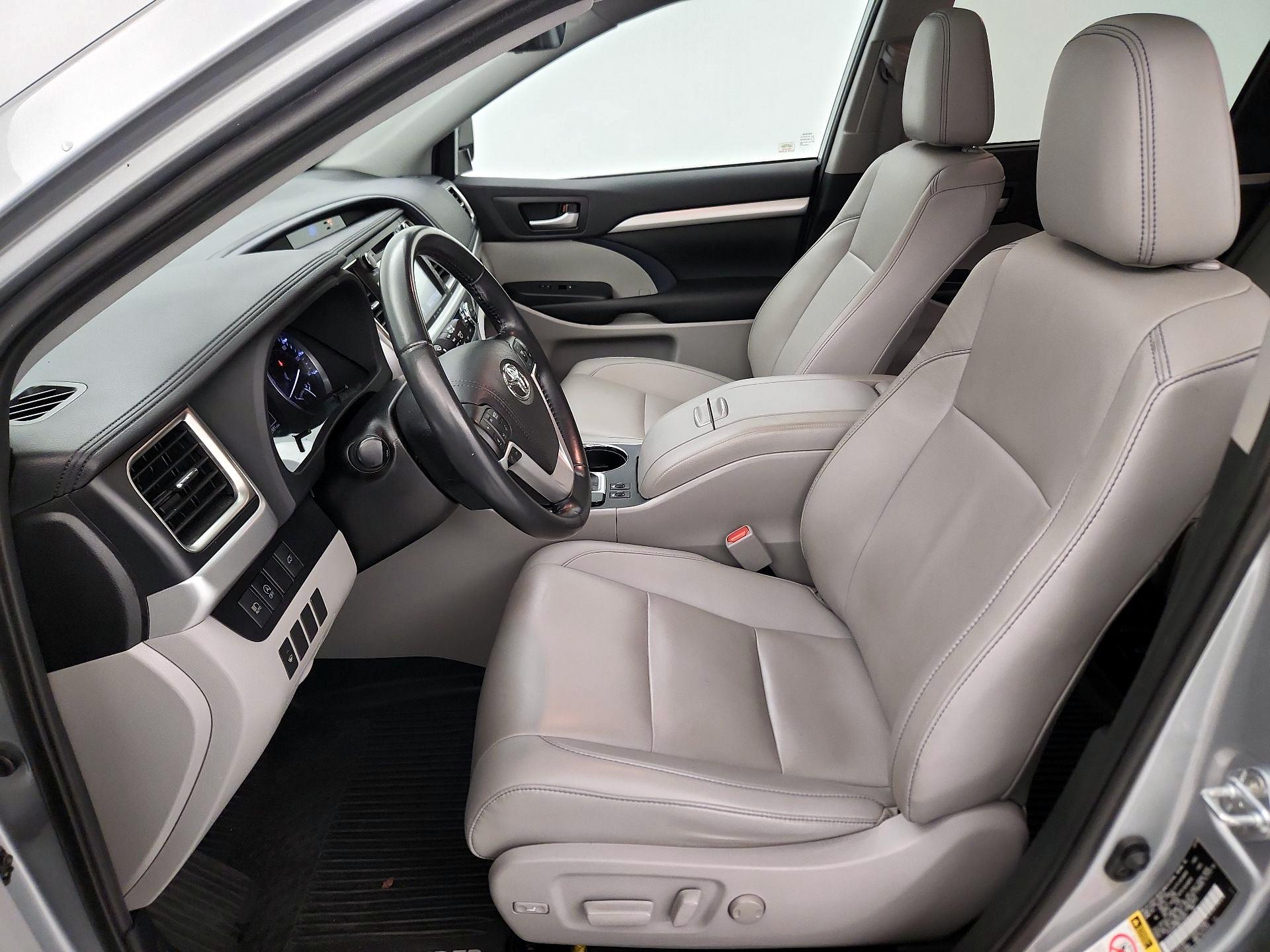 Thumbnail: 2019 Toyota Highlander - 11