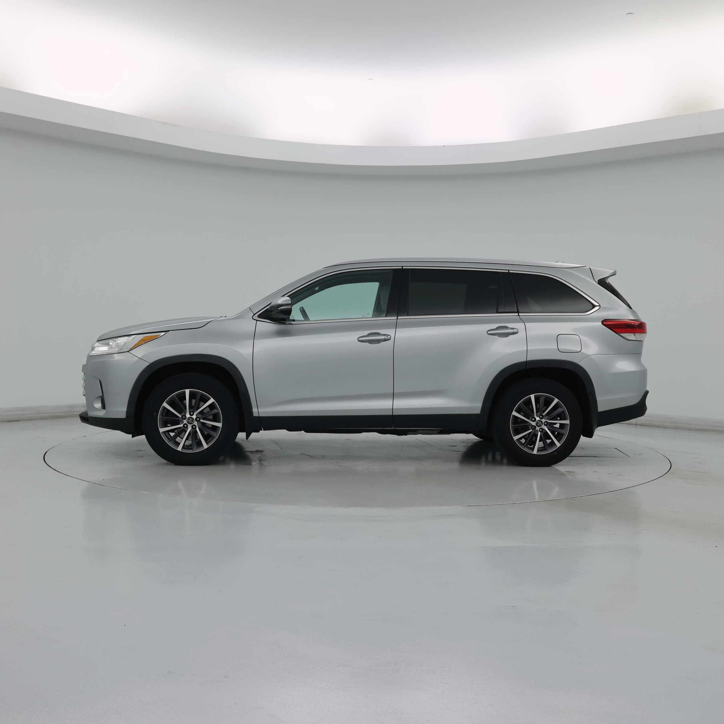 Thumbnail: 2019 Toyota Highlander - 3