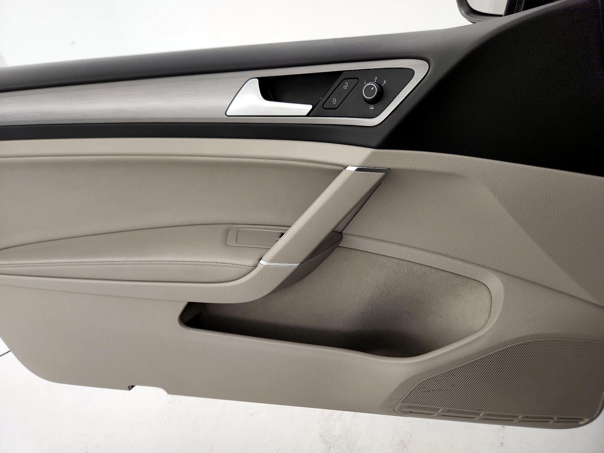 Thumbnail: 2015 Volkswagen Golf - 12