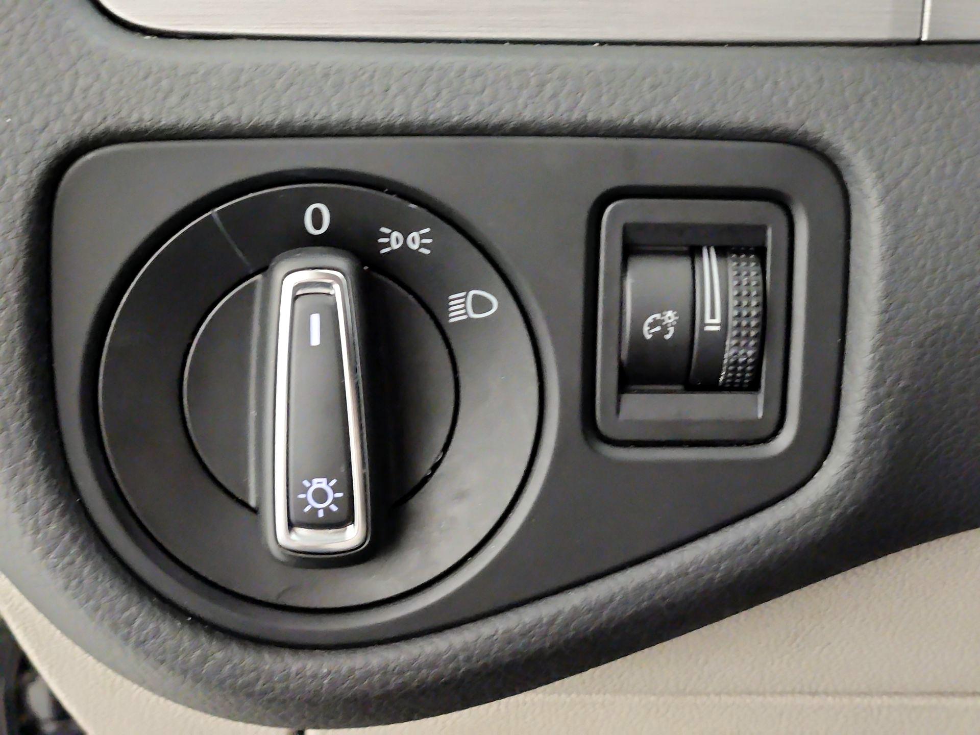 Thumbnail: 2015 Volkswagen Golf - 13
