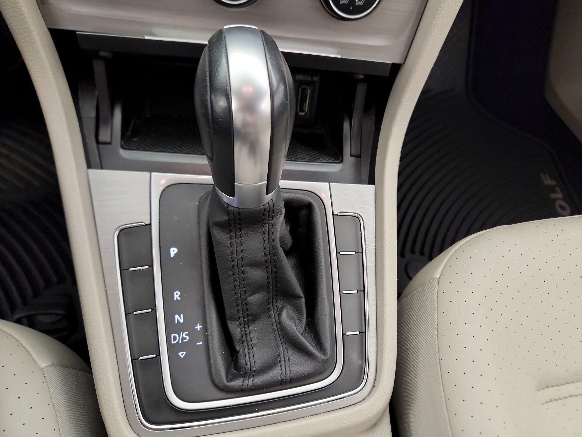 Thumbnail: 2015 Volkswagen Golf - 16