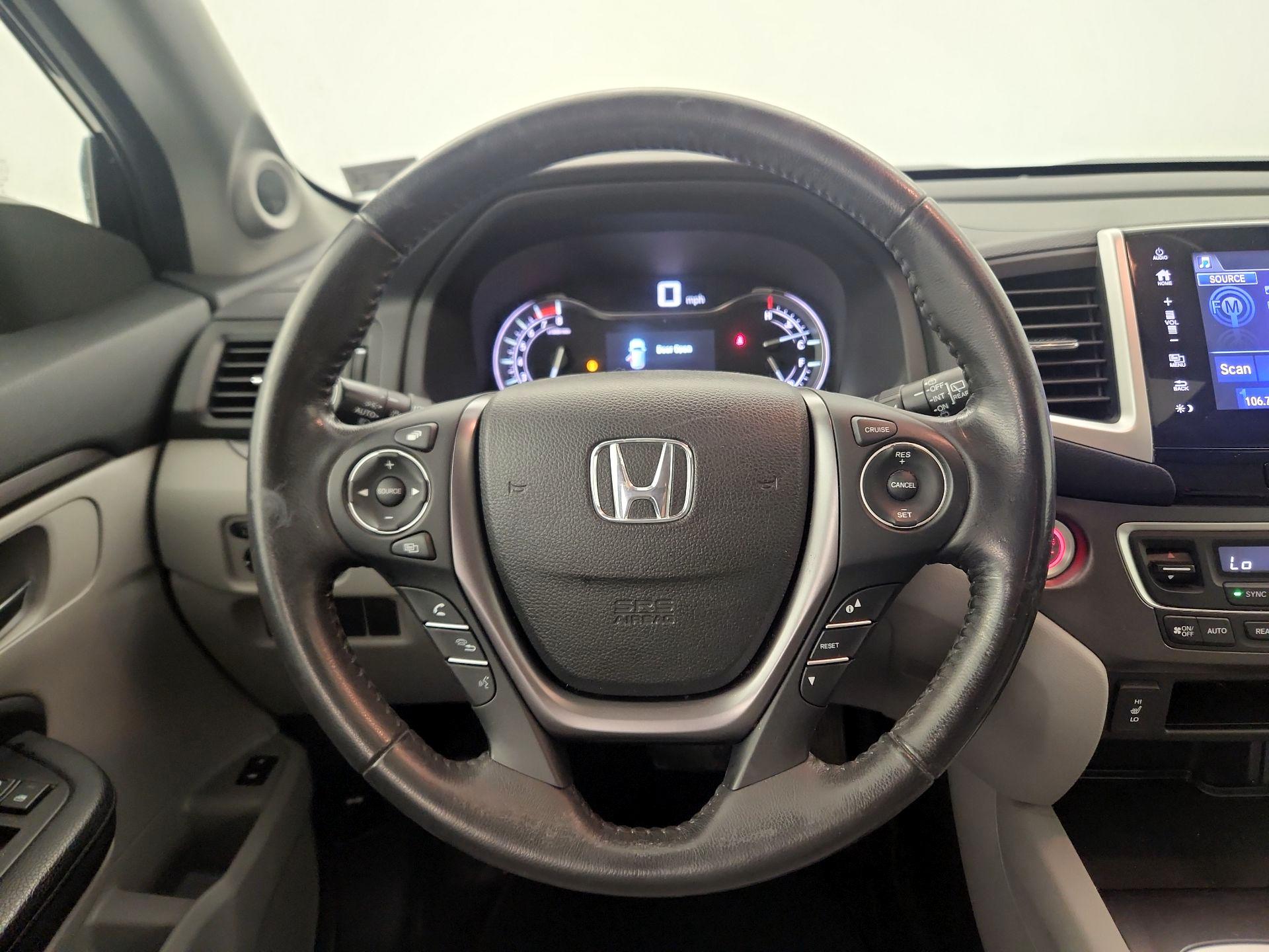 Thumbnail: 2017 Honda Pilot - 10