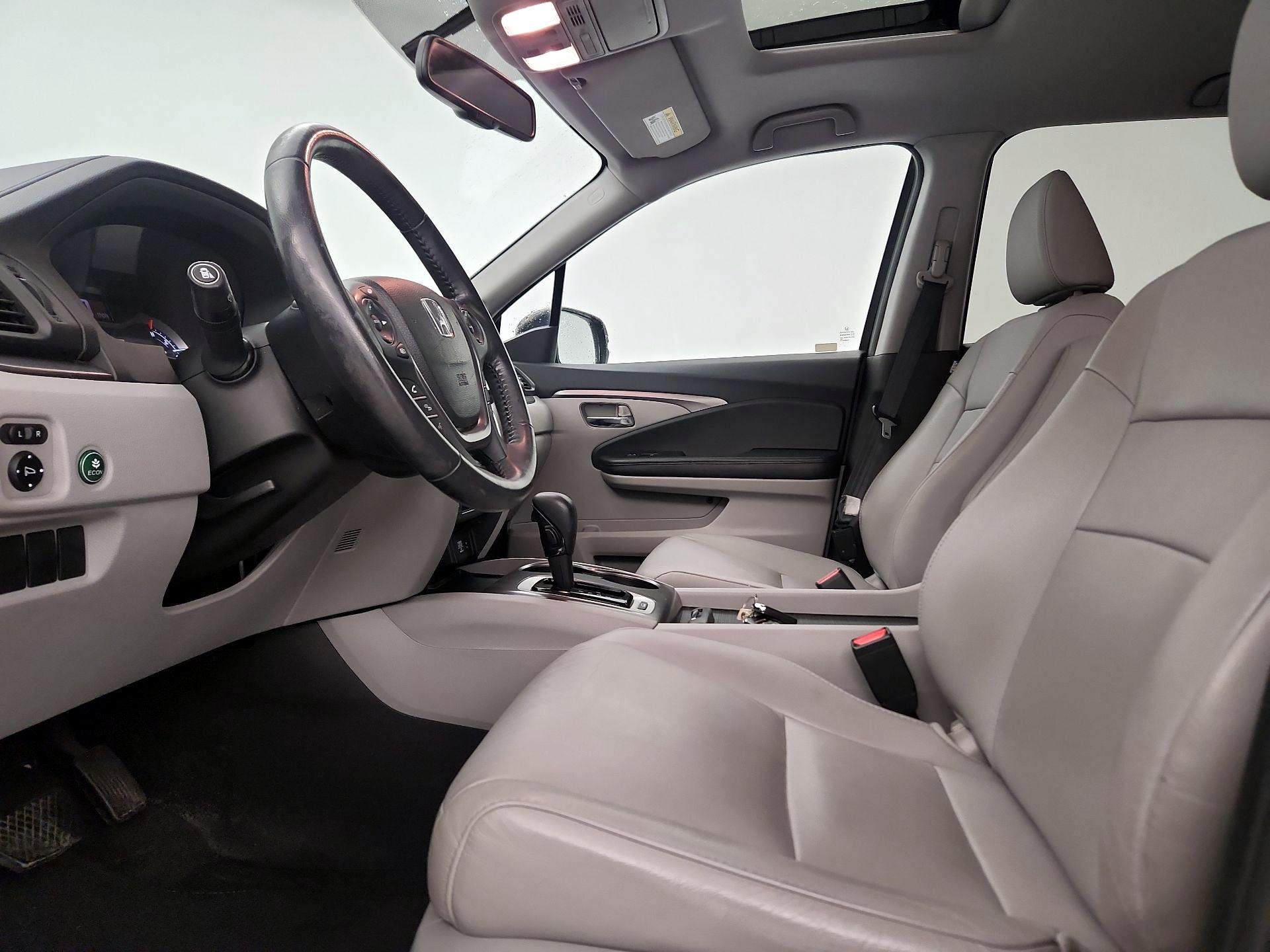 Thumbnail: 2017 Honda Pilot - 11