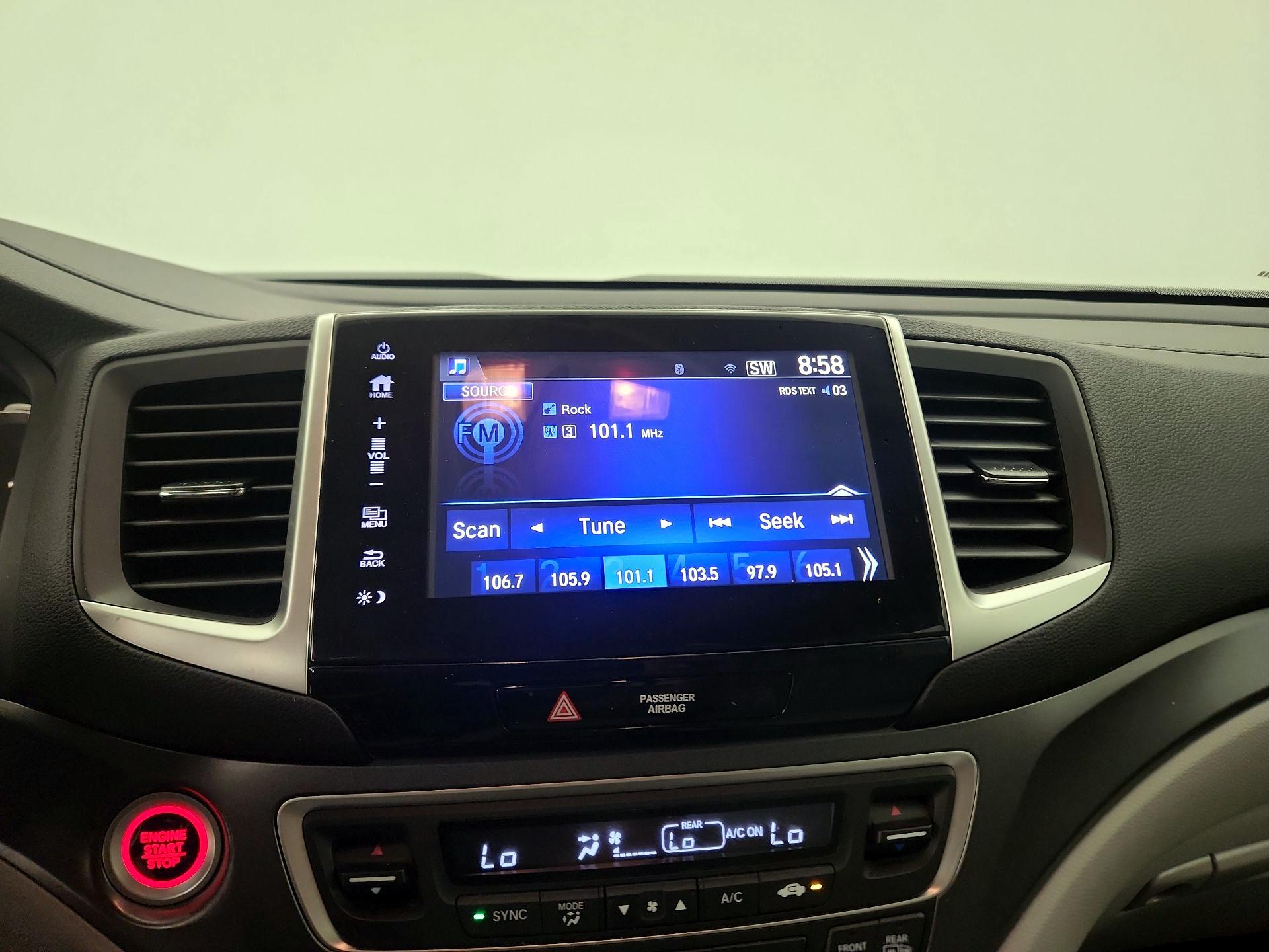 Thumbnail: 2017 Honda Pilot - 15