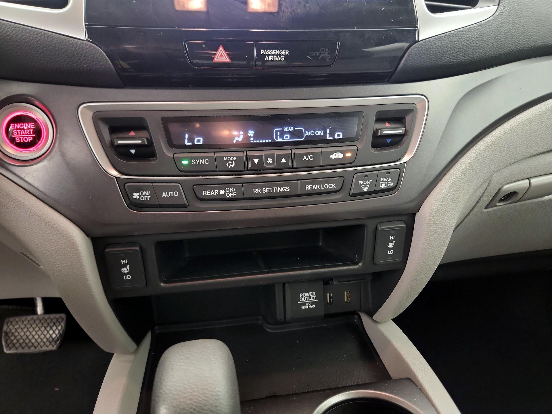 Thumbnail: 2017 Honda Pilot - 16