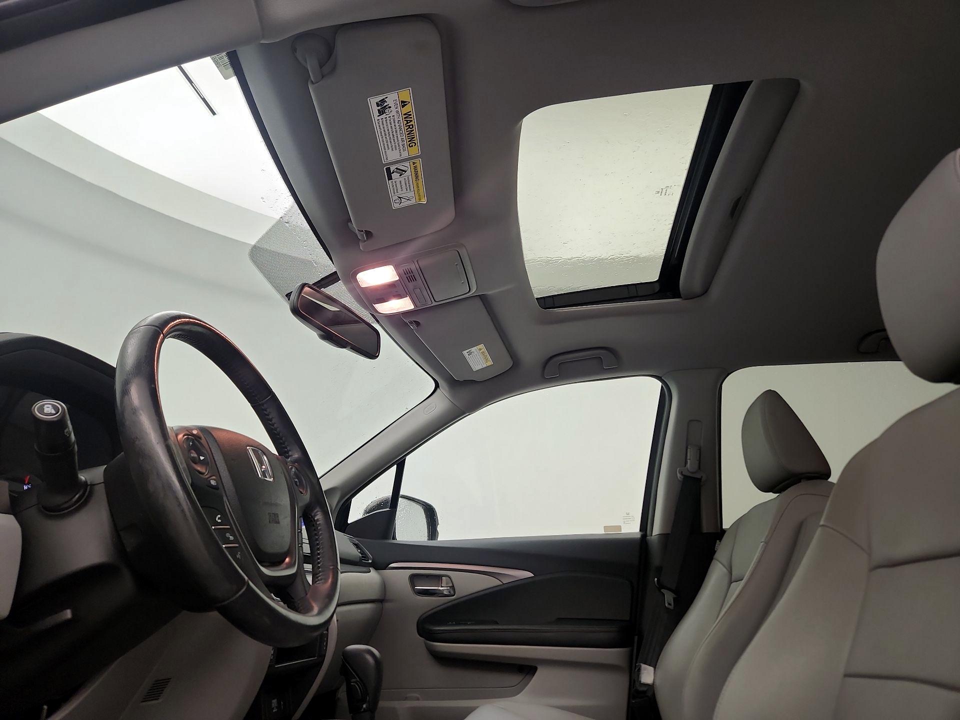 Thumbnail: 2017 Honda Pilot - 18