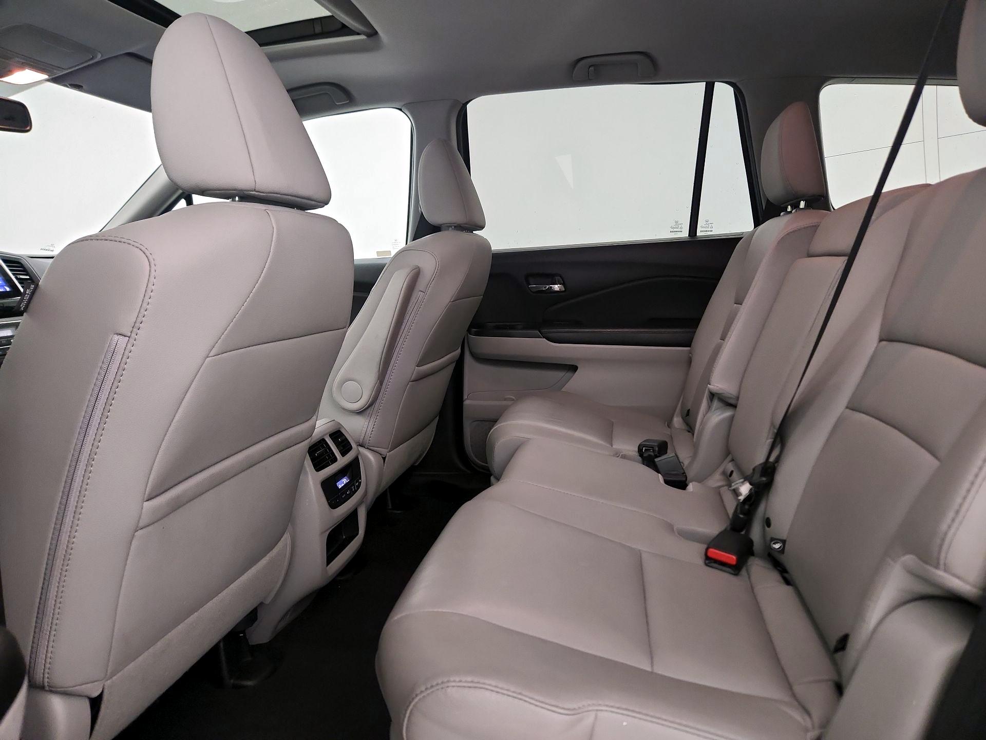 Thumbnail: 2017 Honda Pilot - 19