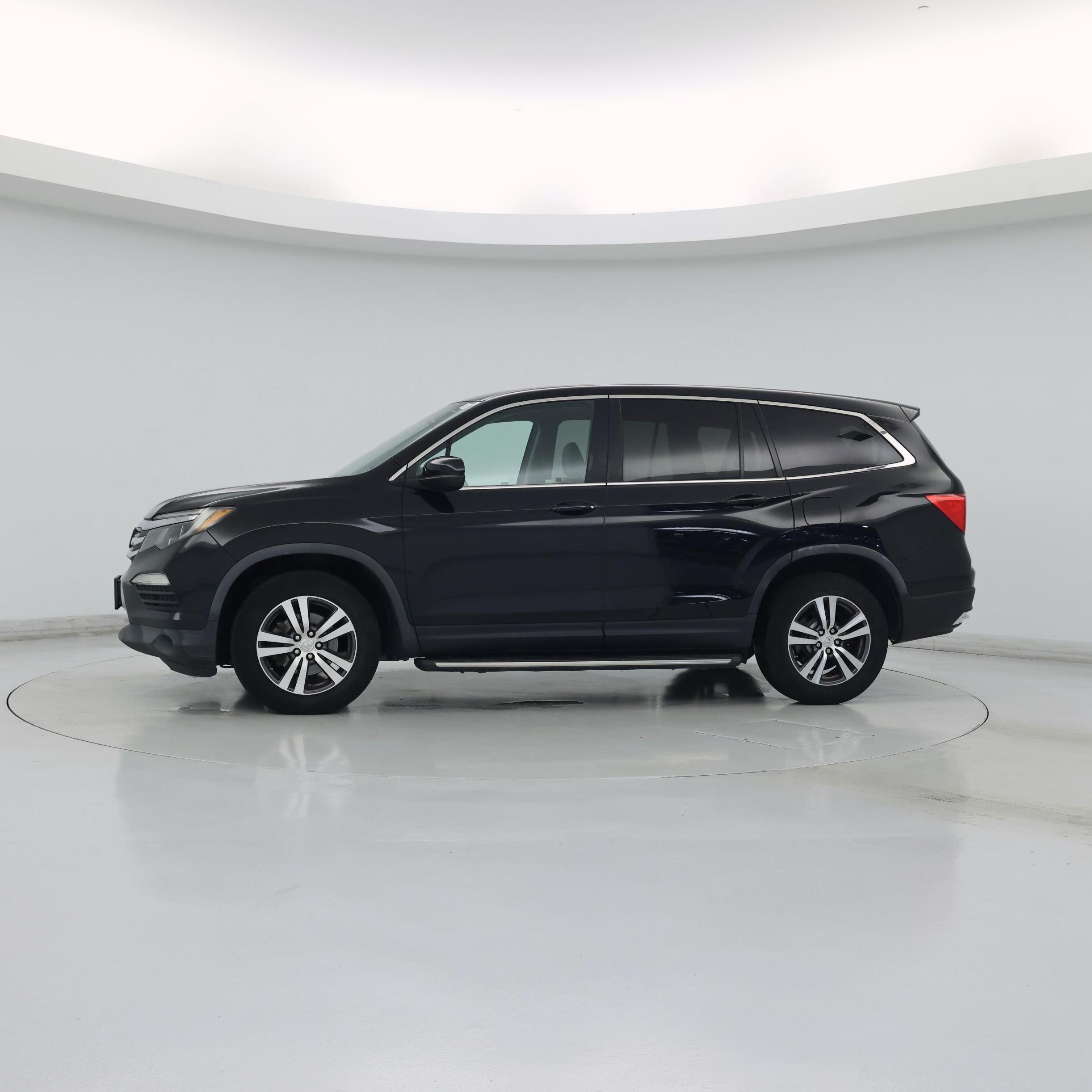 Thumbnail: 2017 Honda Pilot - 3