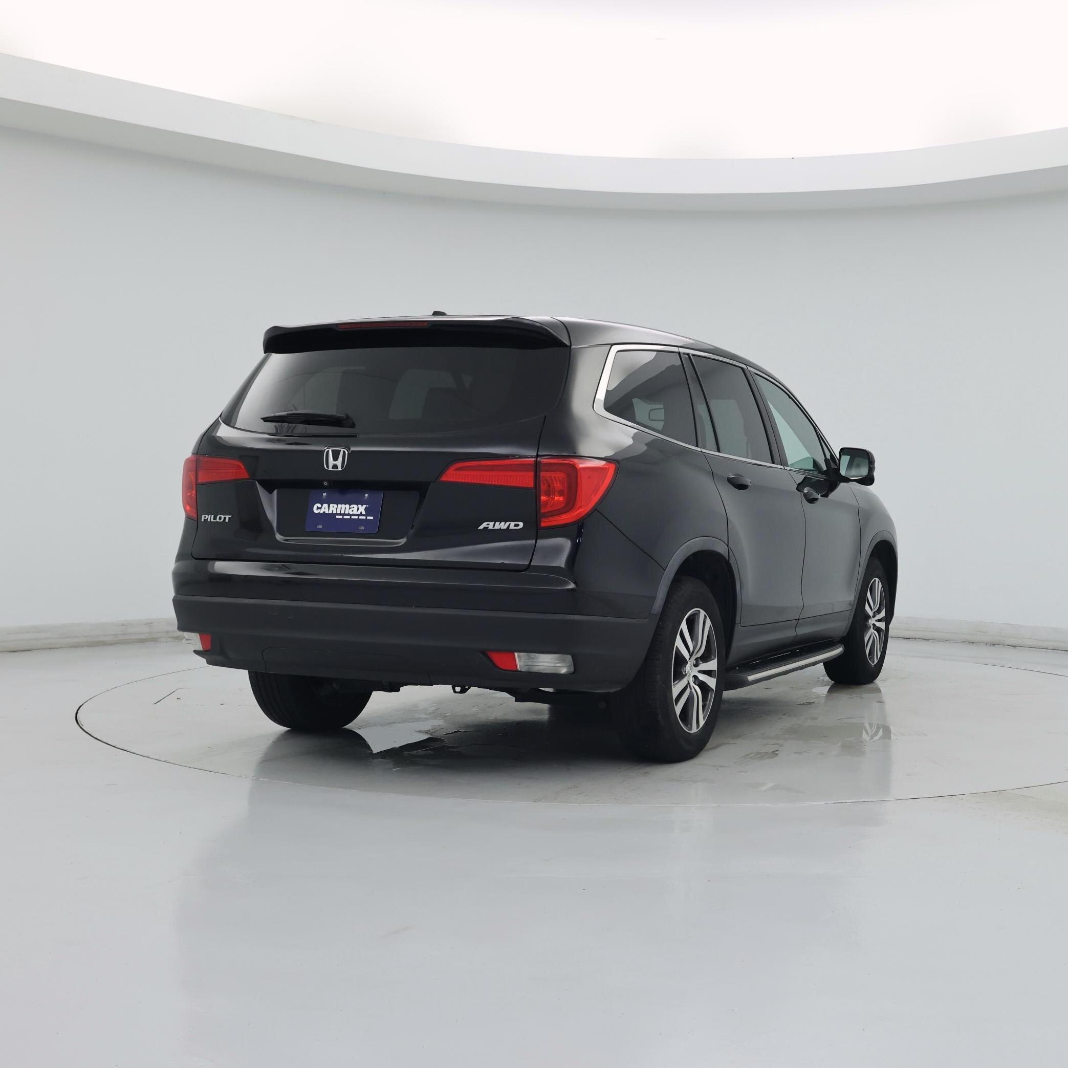 Thumbnail: 2017 Honda Pilot - 8