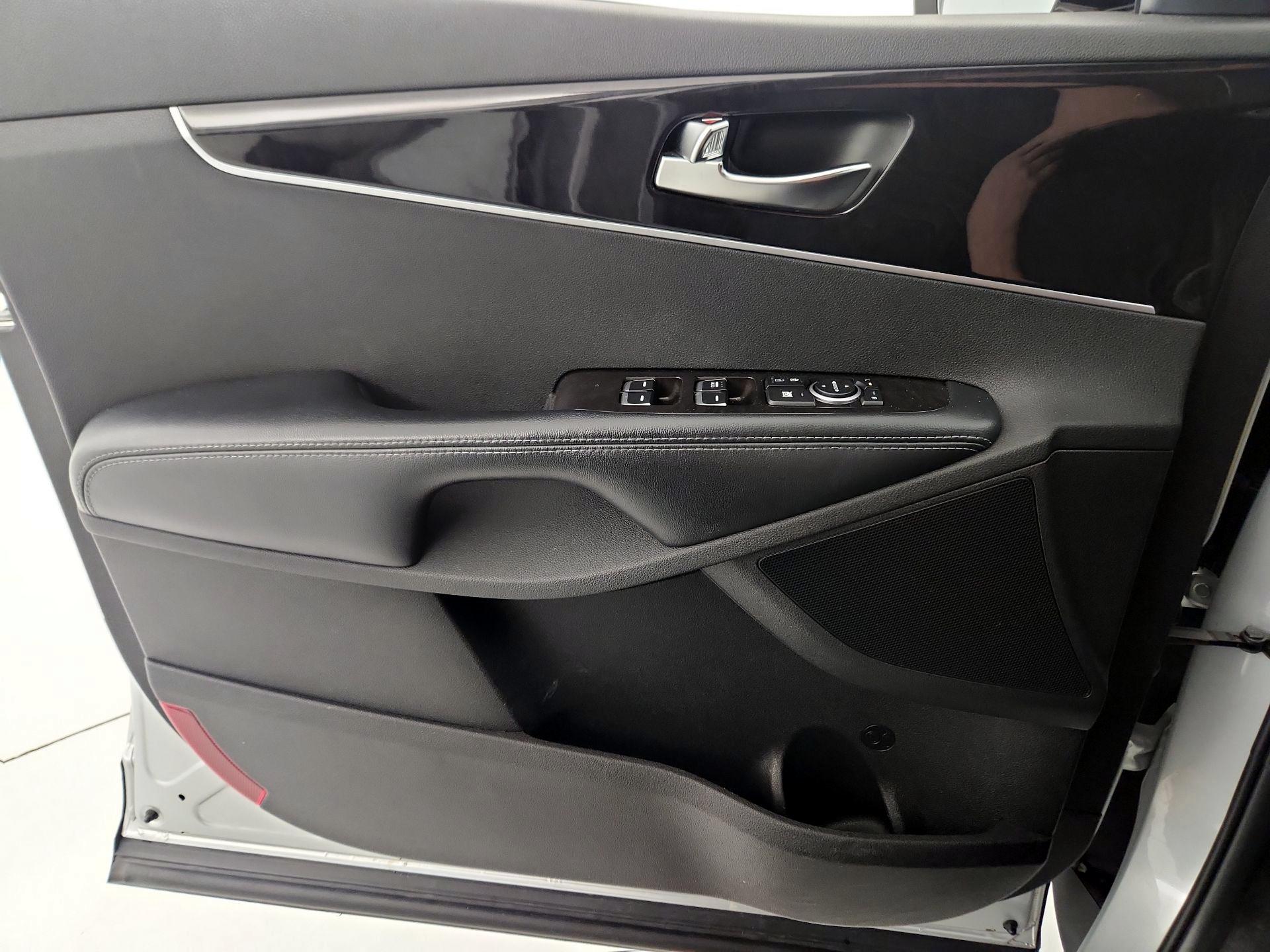 Thumbnail: 2017 Kia Sorento - 12