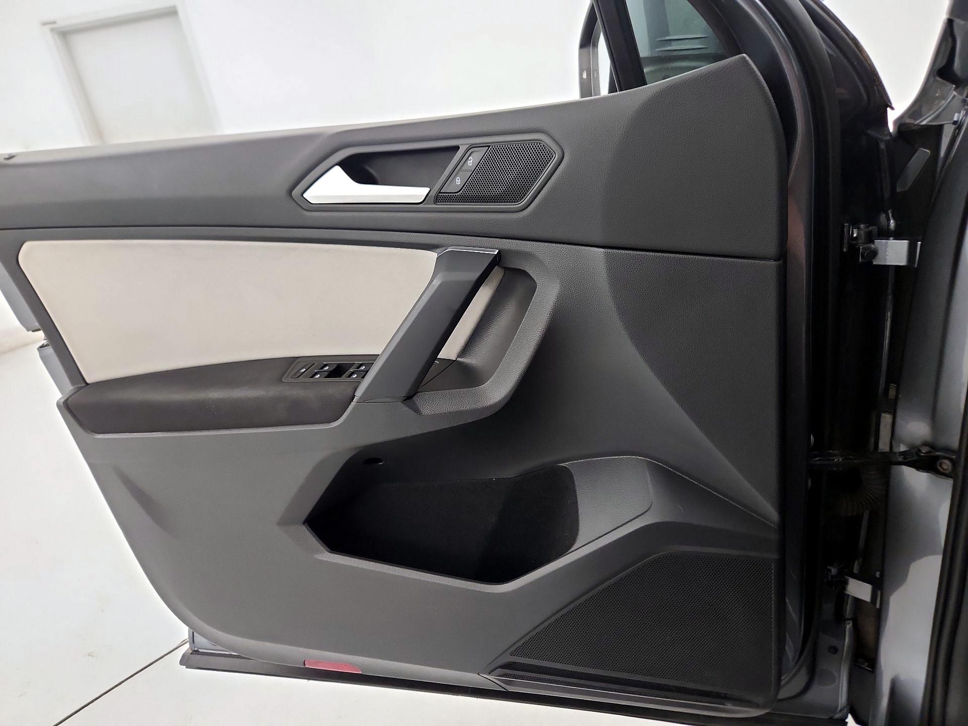 Thumbnail: 2019 Volkswagen Tiguan - 12