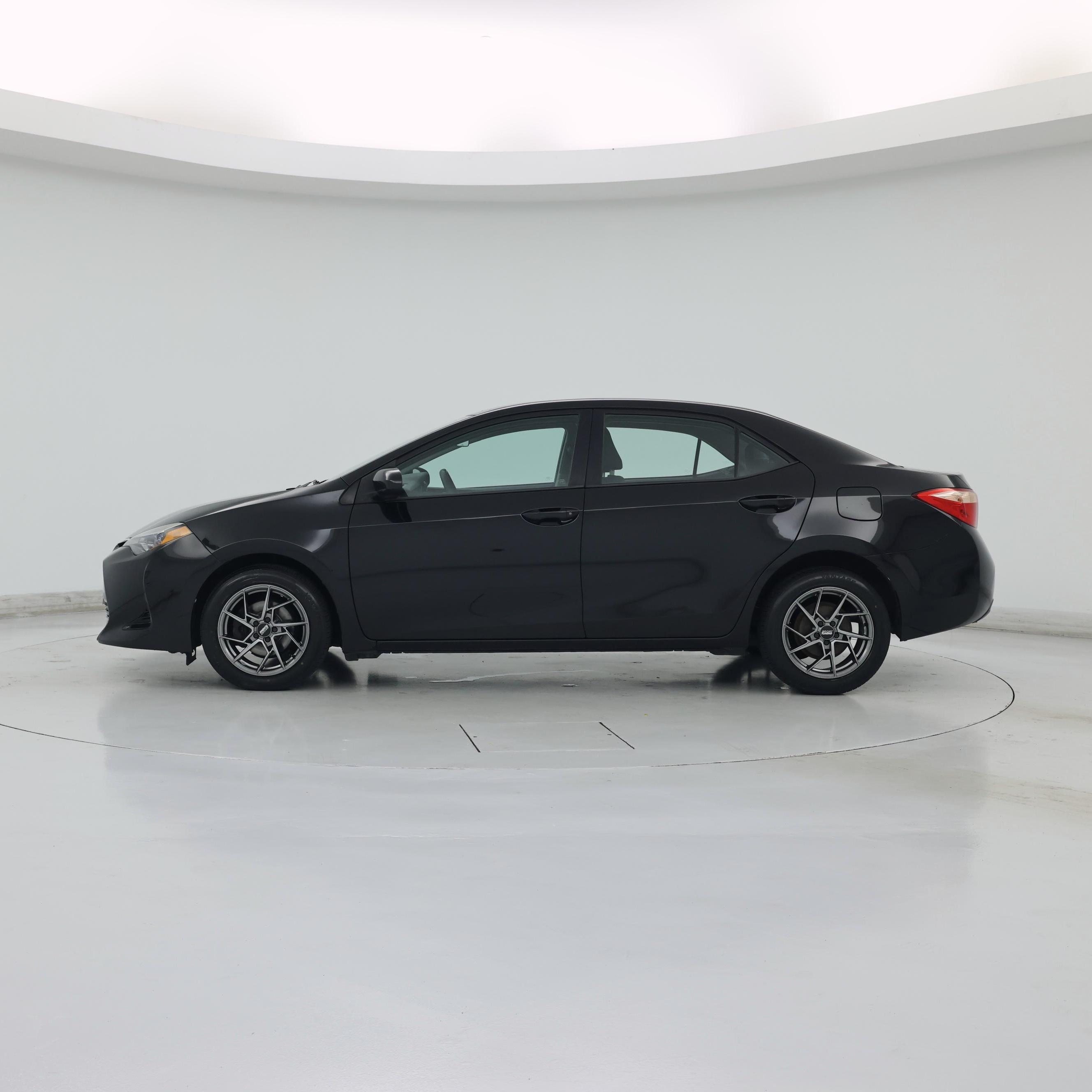 Thumbnail: 2018 Toyota Corolla - 3