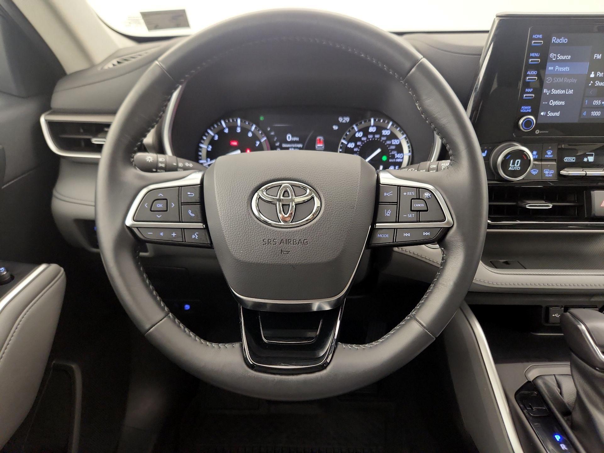 Thumbnail: 2021 Toyota Highlander - 10