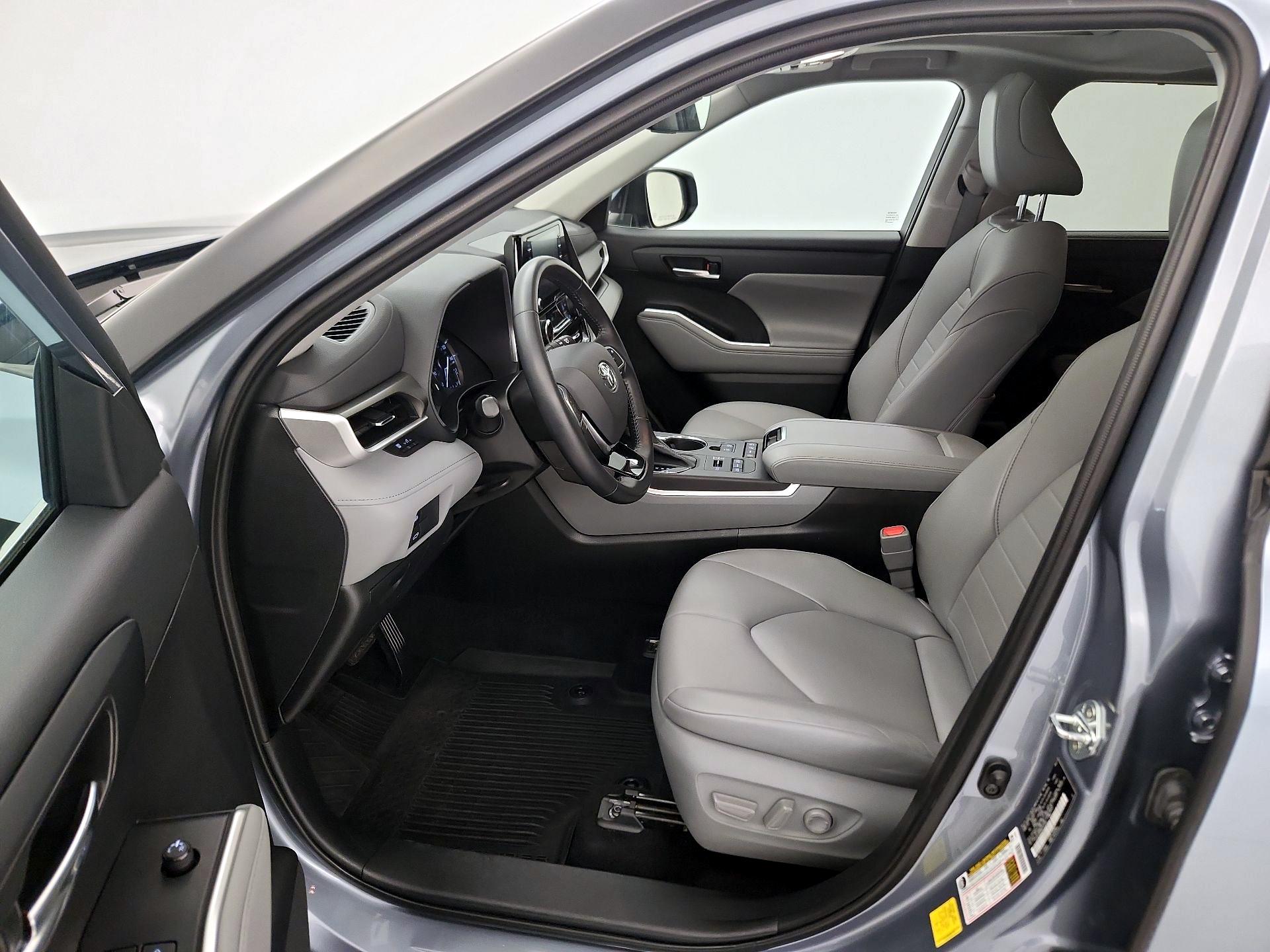 Thumbnail: 2021 Toyota Highlander - 11