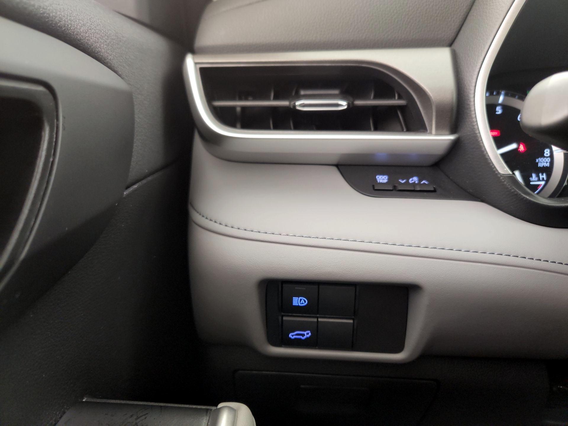 Thumbnail: 2021 Toyota Highlander - 13