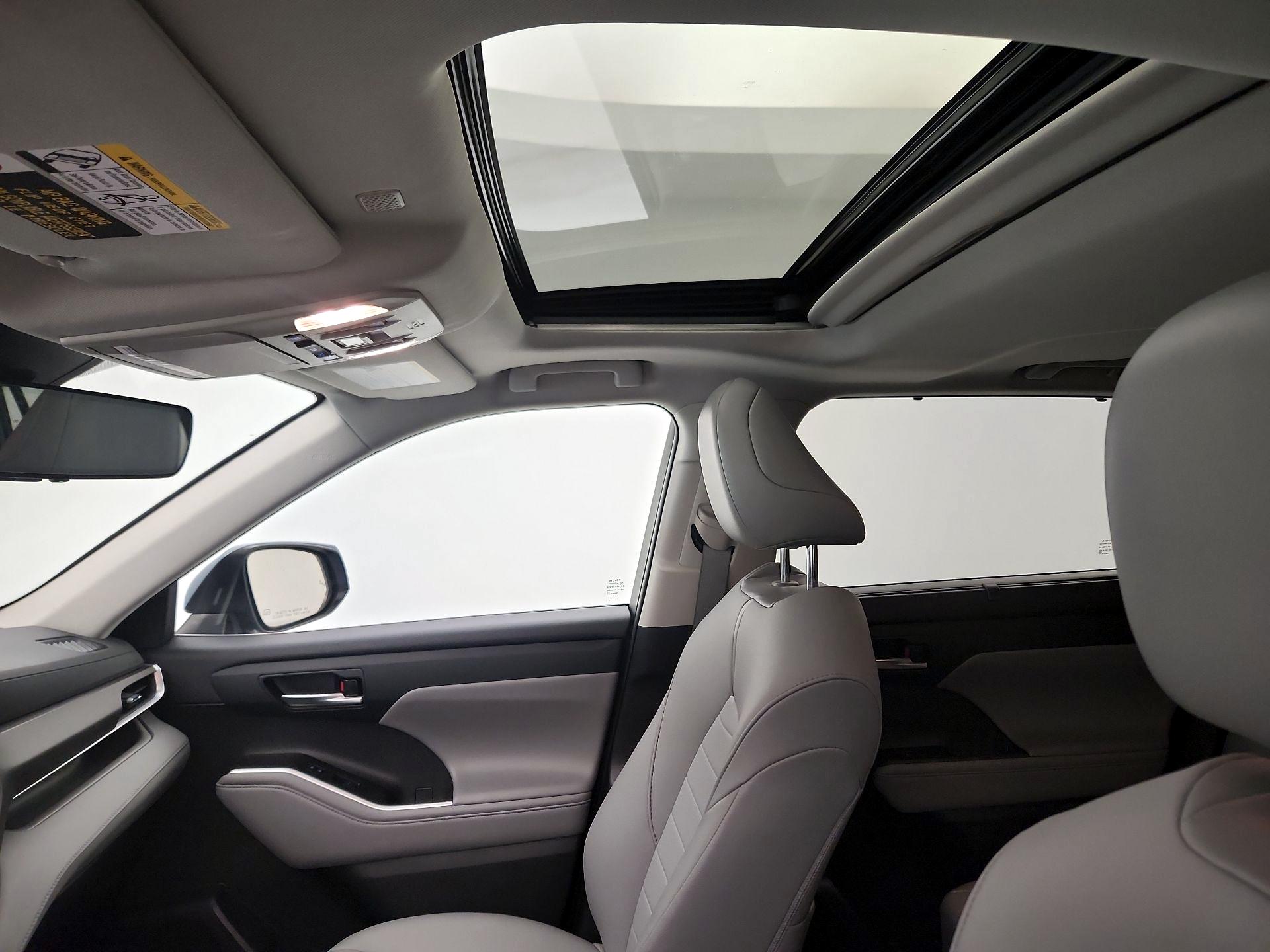 Thumbnail: 2021 Toyota Highlander - 20