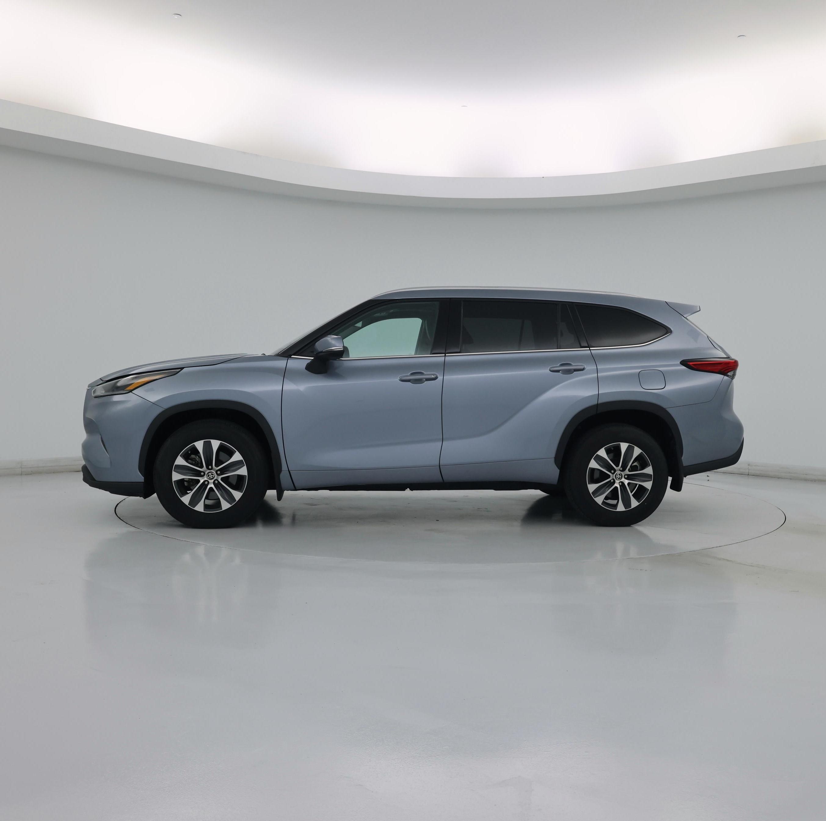 Thumbnail: 2021 Toyota Highlander - 3