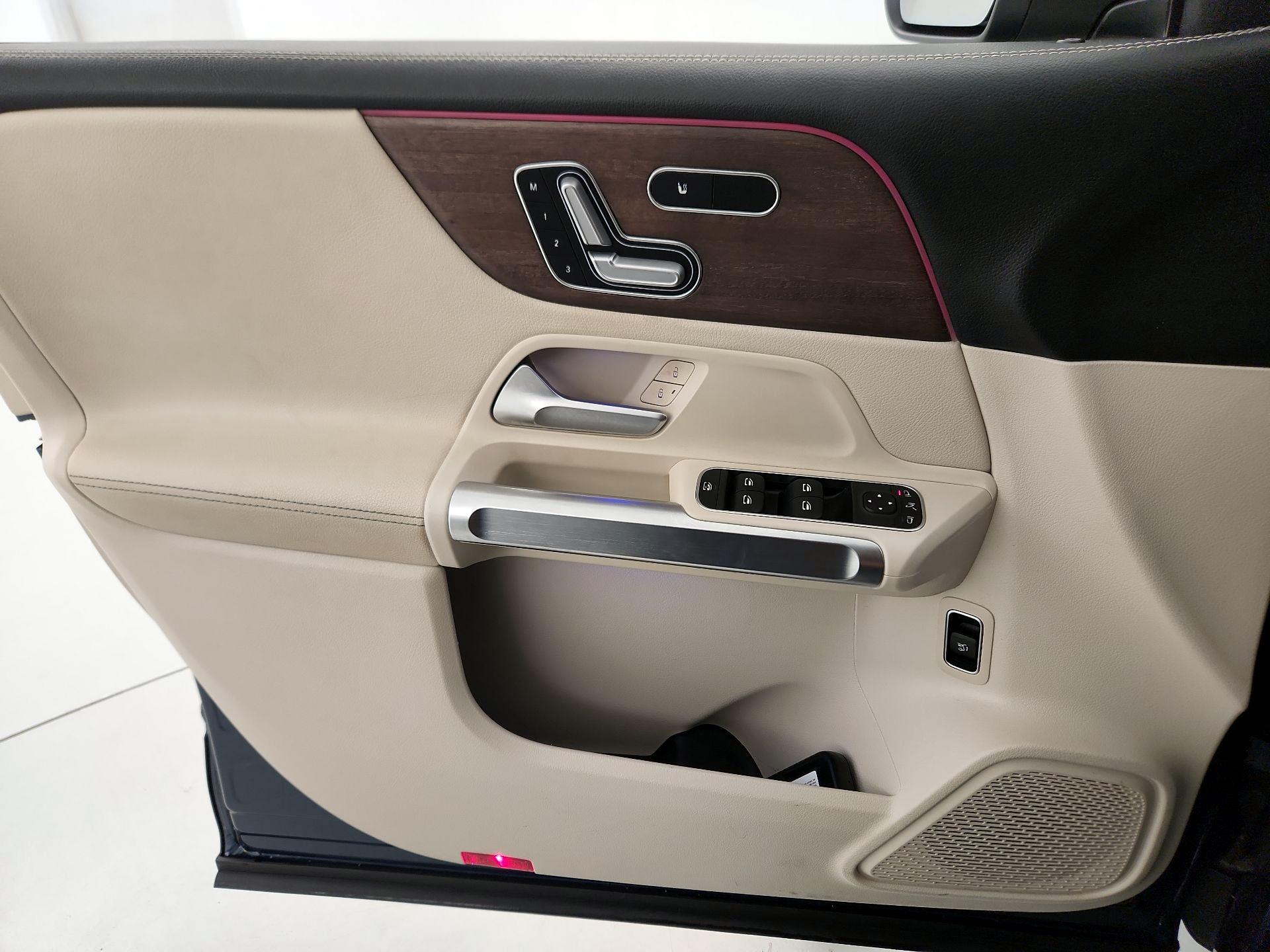 Thumbnail: 2022 Mercedes-Benz GLB - 12