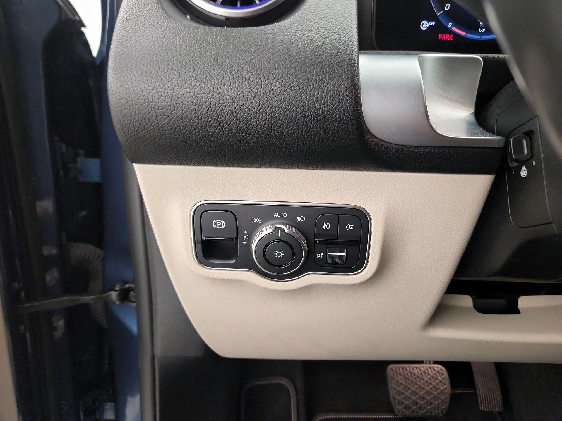 Thumbnail: 2022 Mercedes-Benz GLB - 13