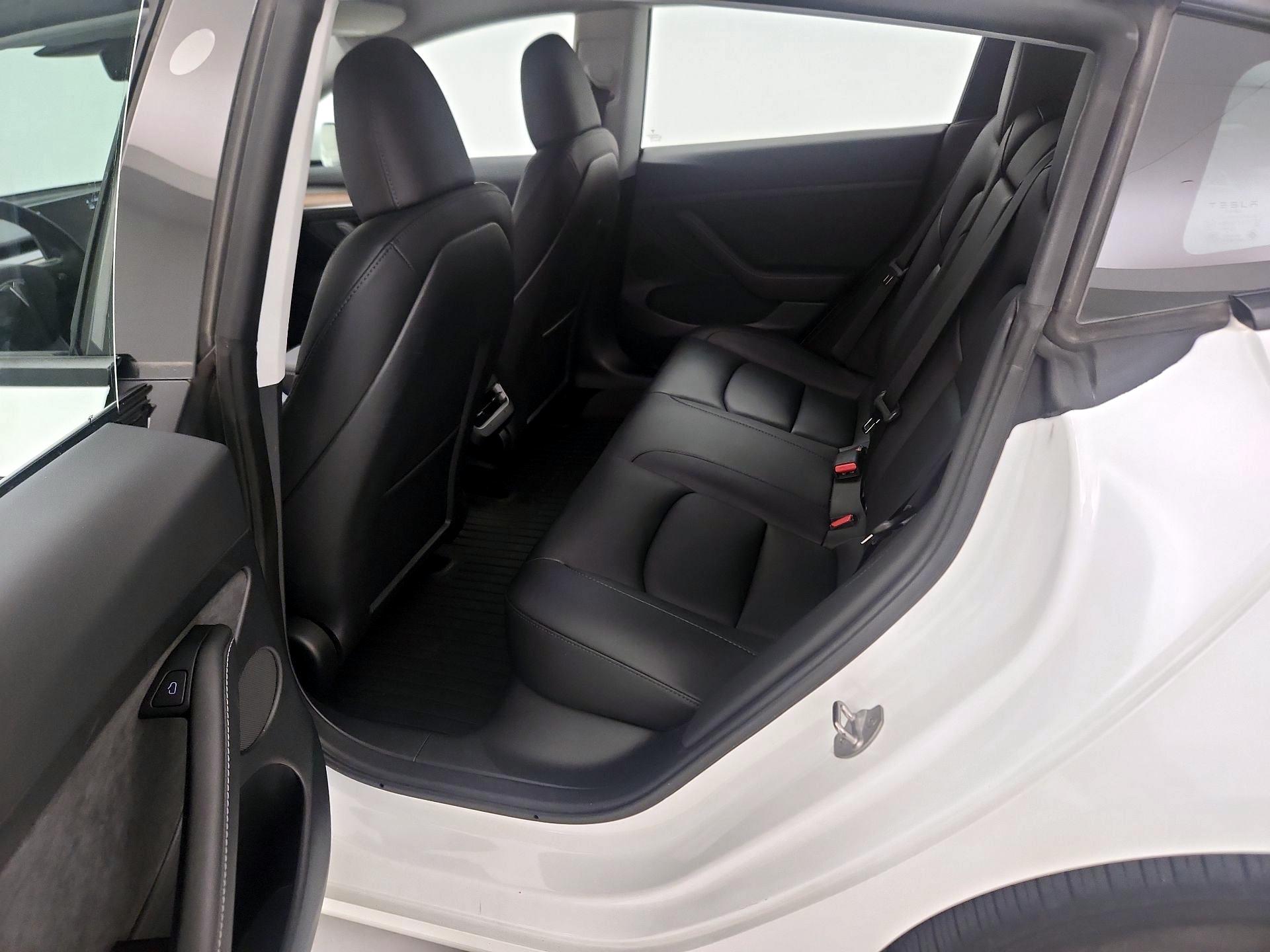 Thumbnail: 2023 Tesla Model 3 - 17