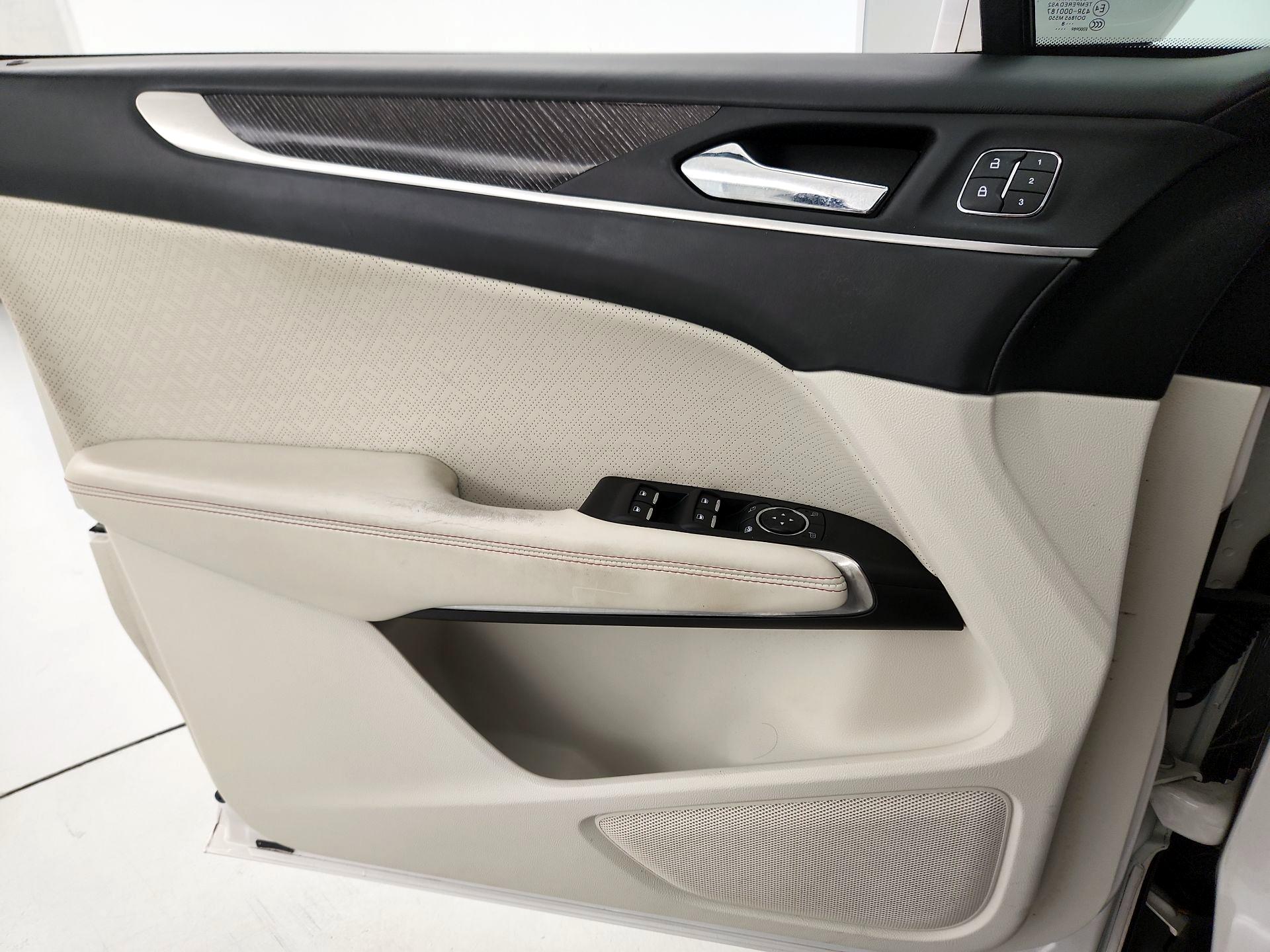 Thumbnail: 2019 Lincoln MKC - 12
