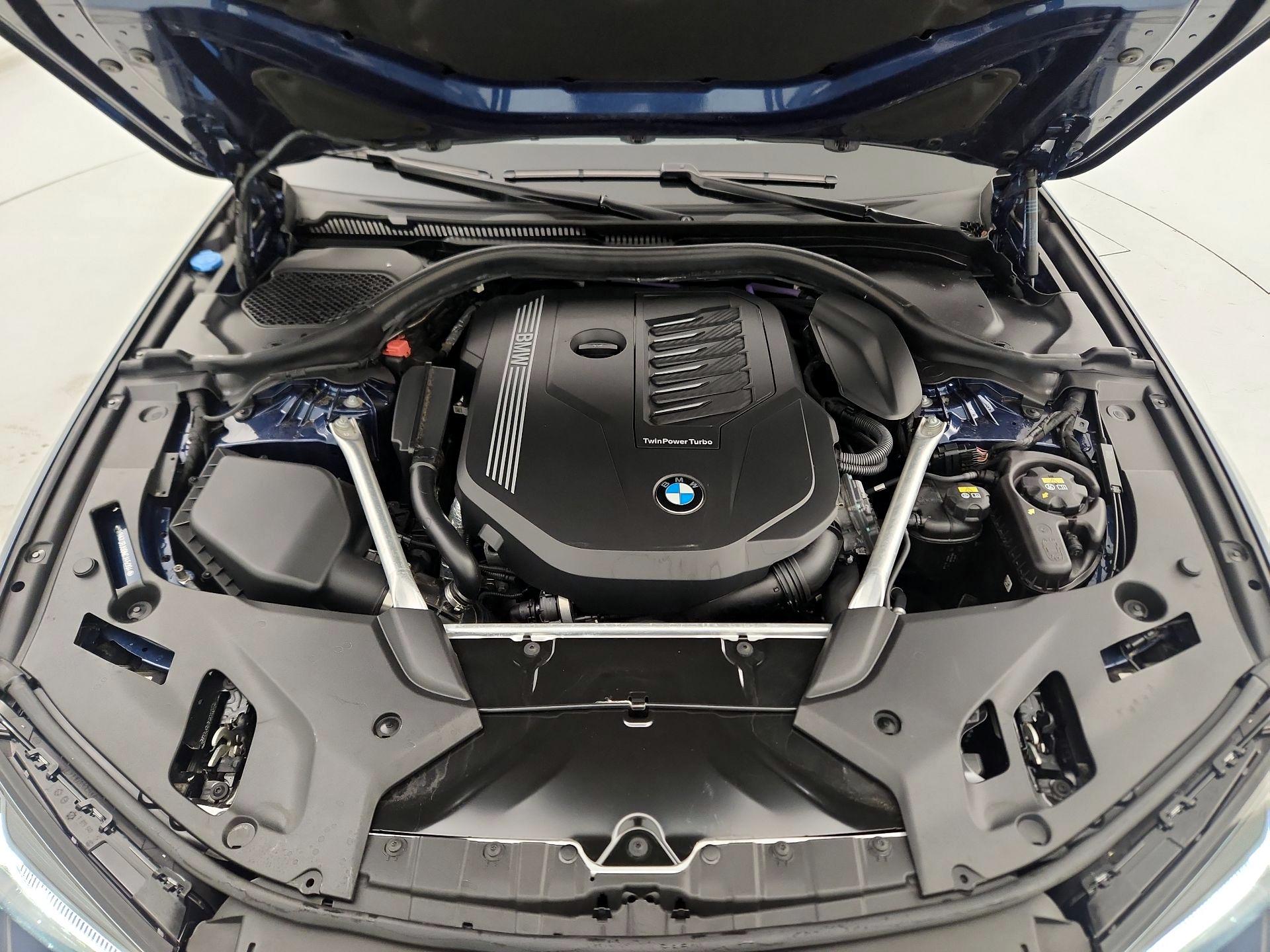 Thumbnail: 2022 BMW 5 Series - 18