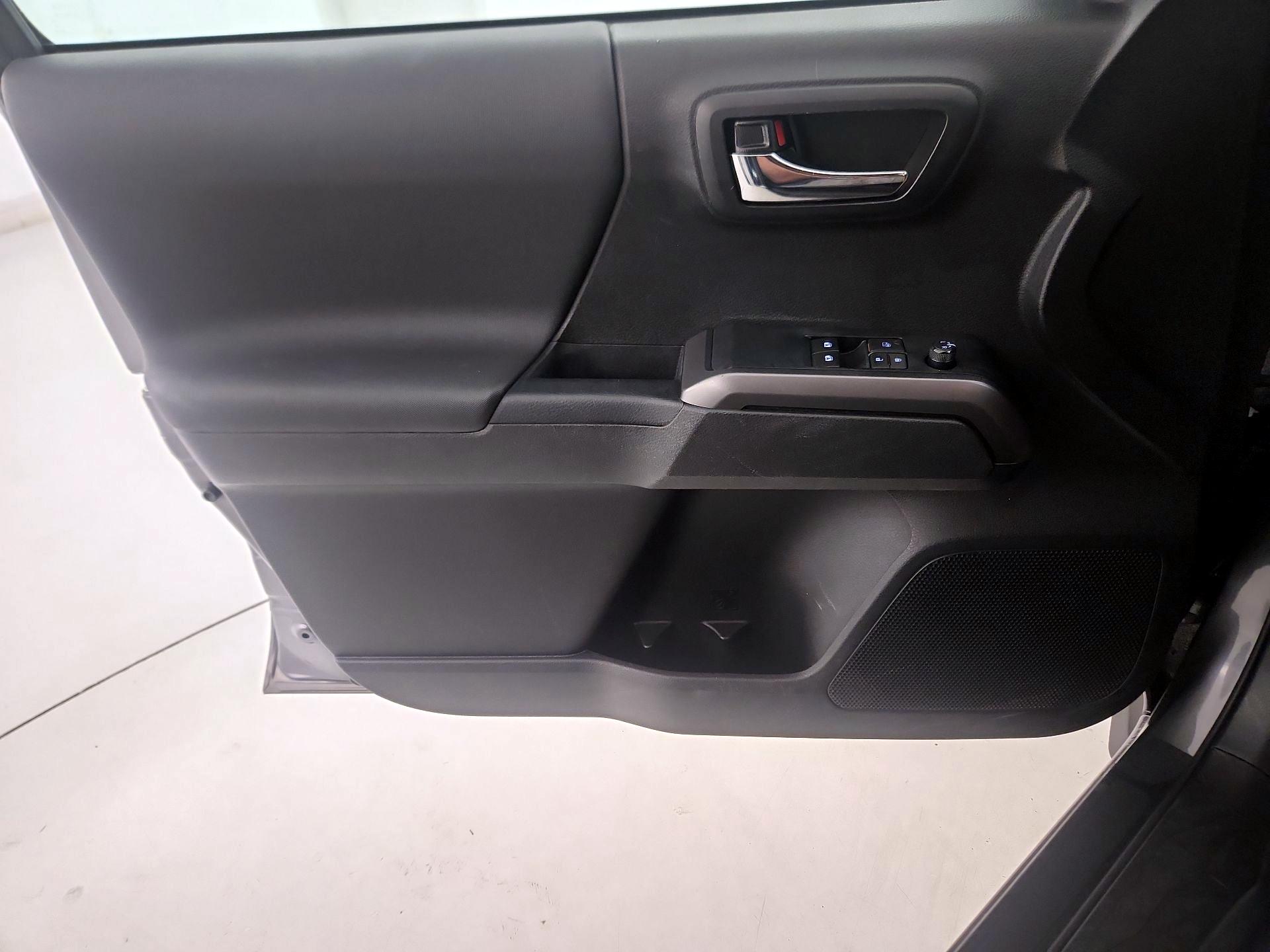 Thumbnail: 2021 Toyota Tacoma - 12