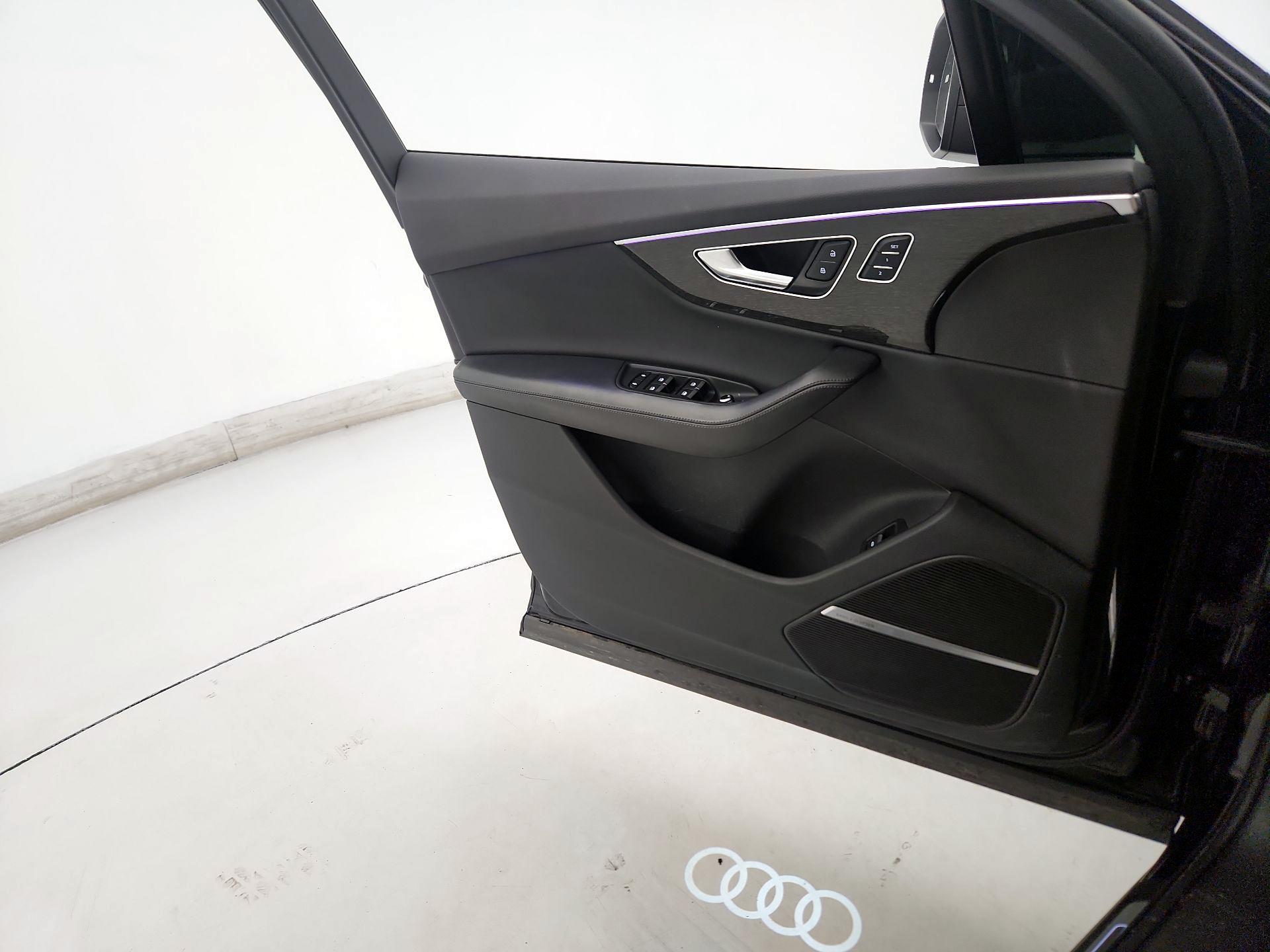 Thumbnail: 2021 Audi Q7 - 12