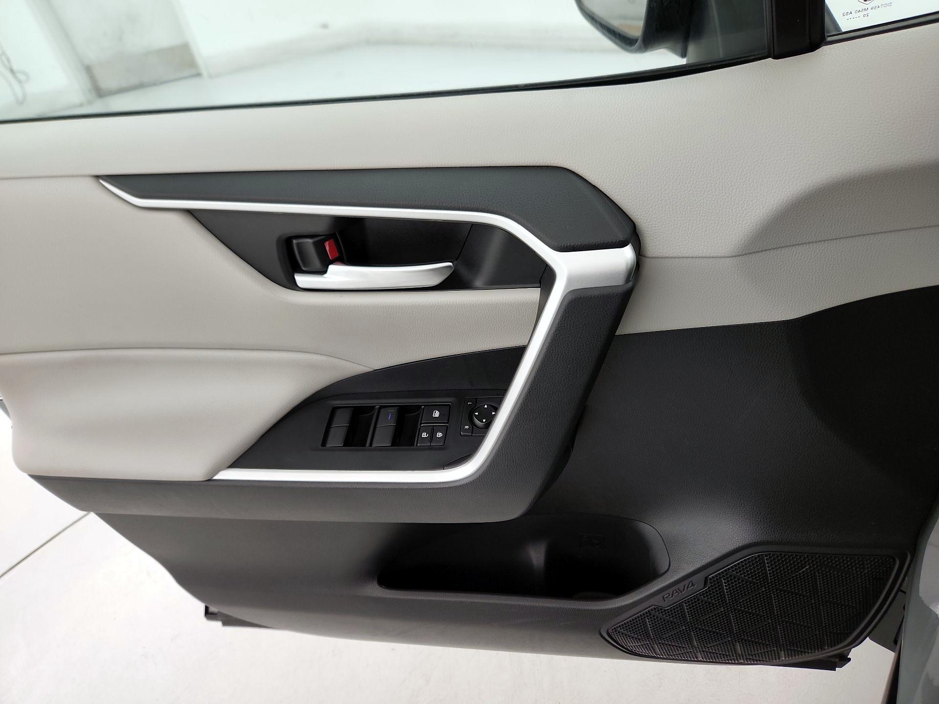 Thumbnail: 2021 Toyota RAV4 - 12