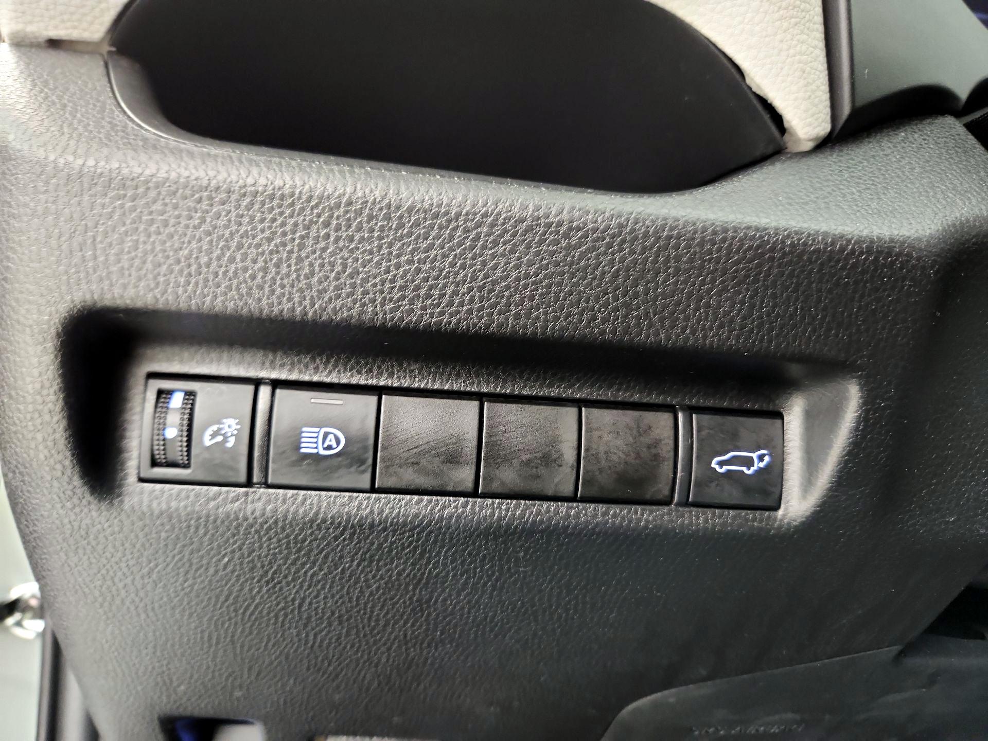 Thumbnail: 2021 Toyota RAV4 - 13