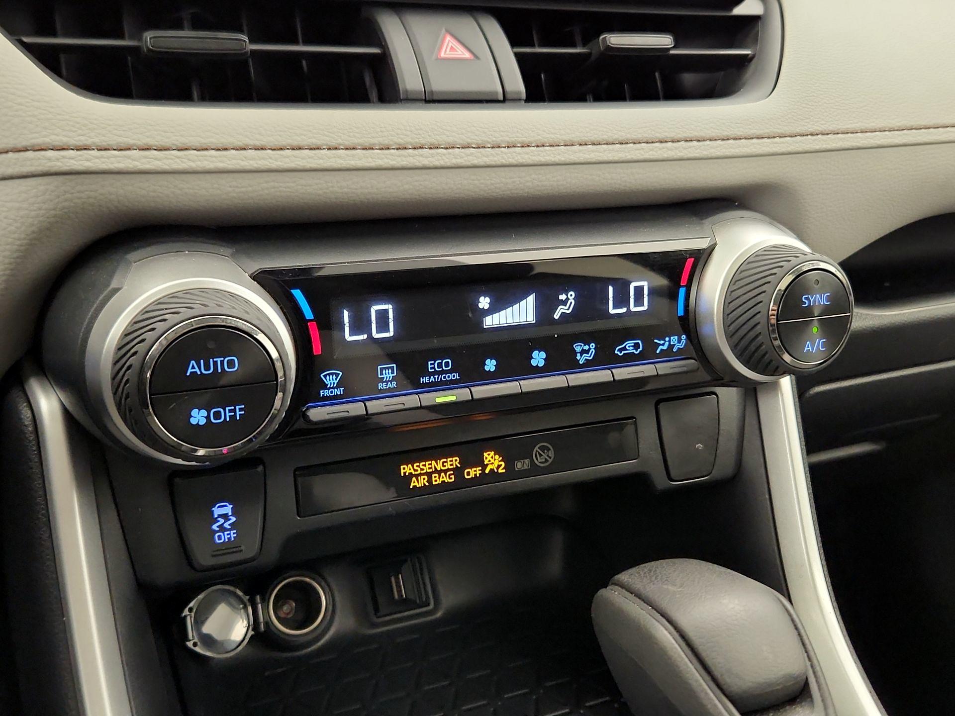 Thumbnail: 2021 Toyota RAV4 - 16