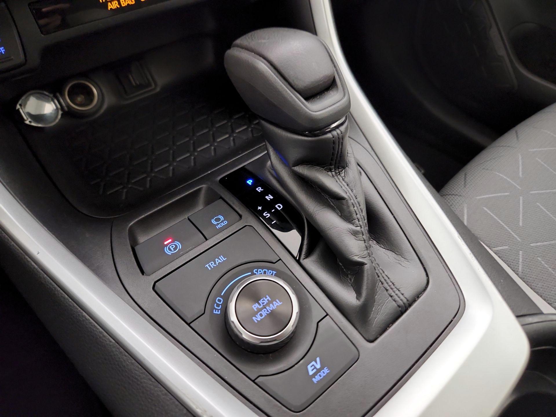 Thumbnail: 2021 Toyota RAV4 - 17