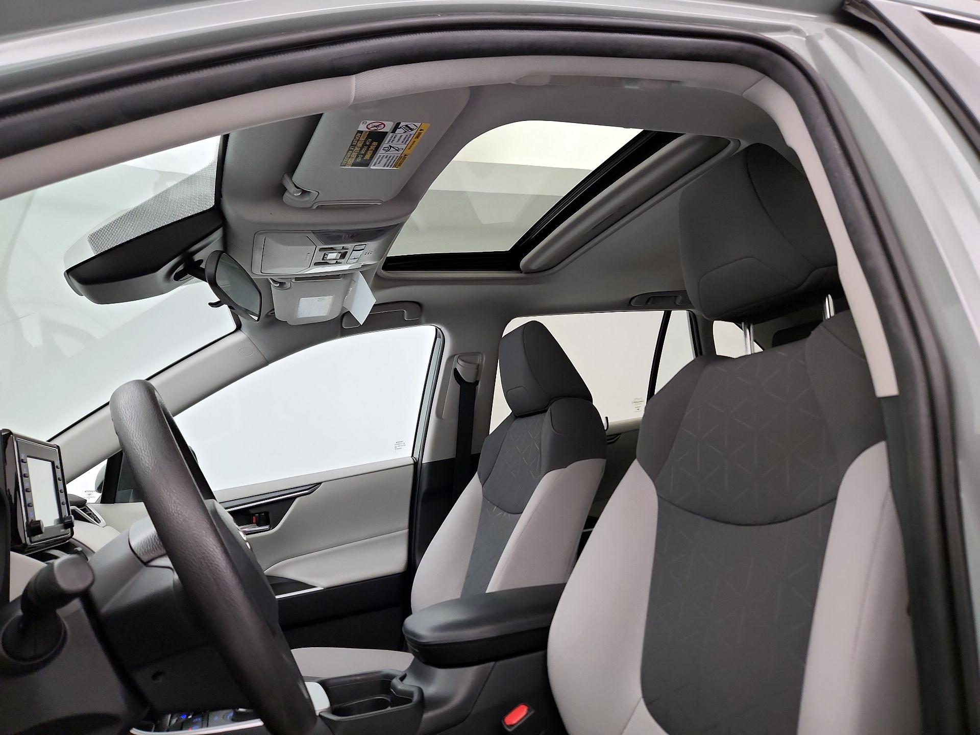 Thumbnail: 2021 Toyota RAV4 - 19